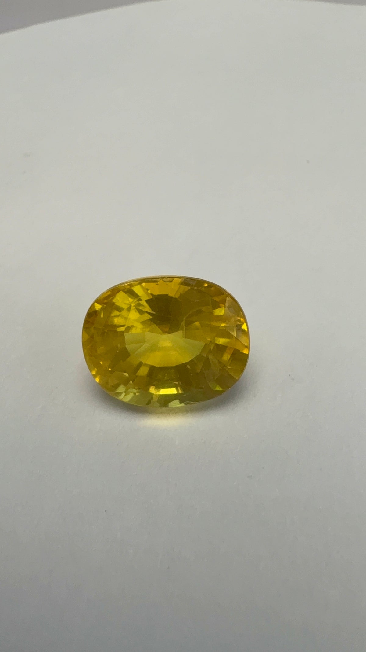 Yellow Sapphire 4.25 carat BKR-240 face-up view
