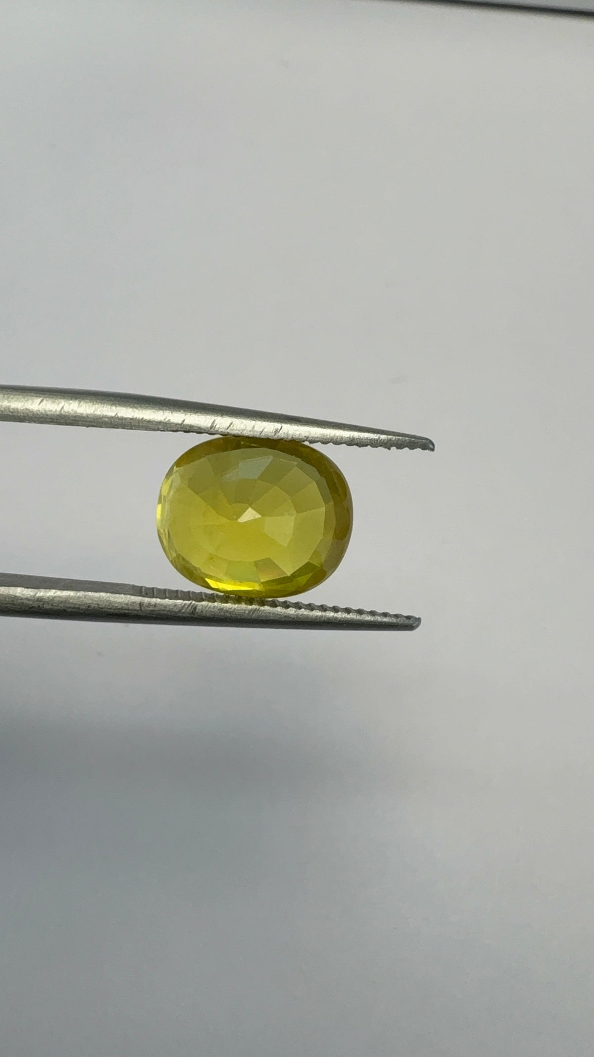 Yellow Sapphire 4.25 carat BKR-240 reverse view