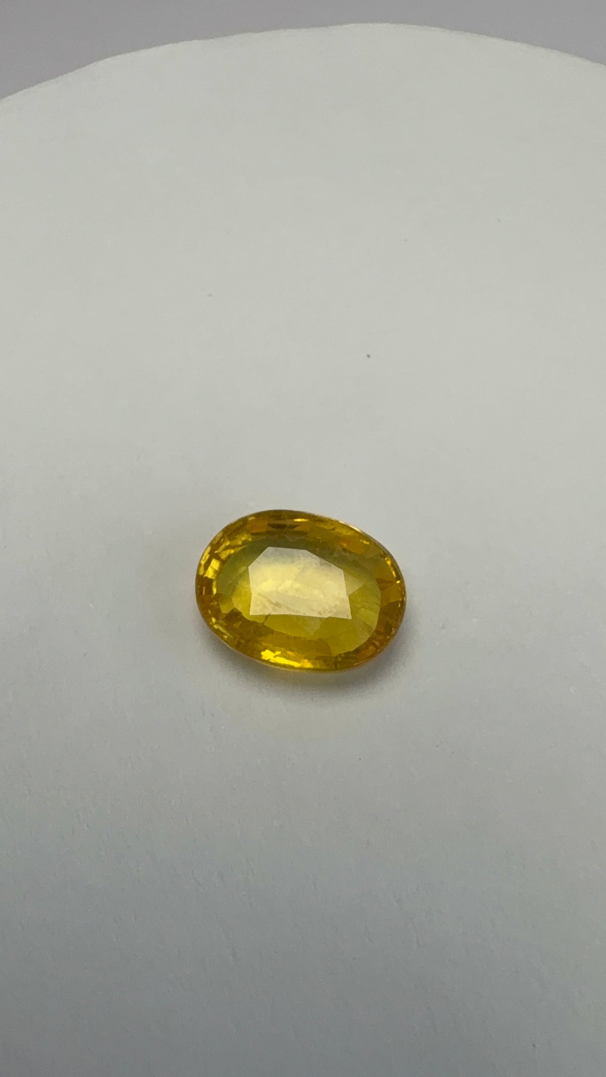 Yellow Sapphire 4.10 carat BKR-247 face-up view