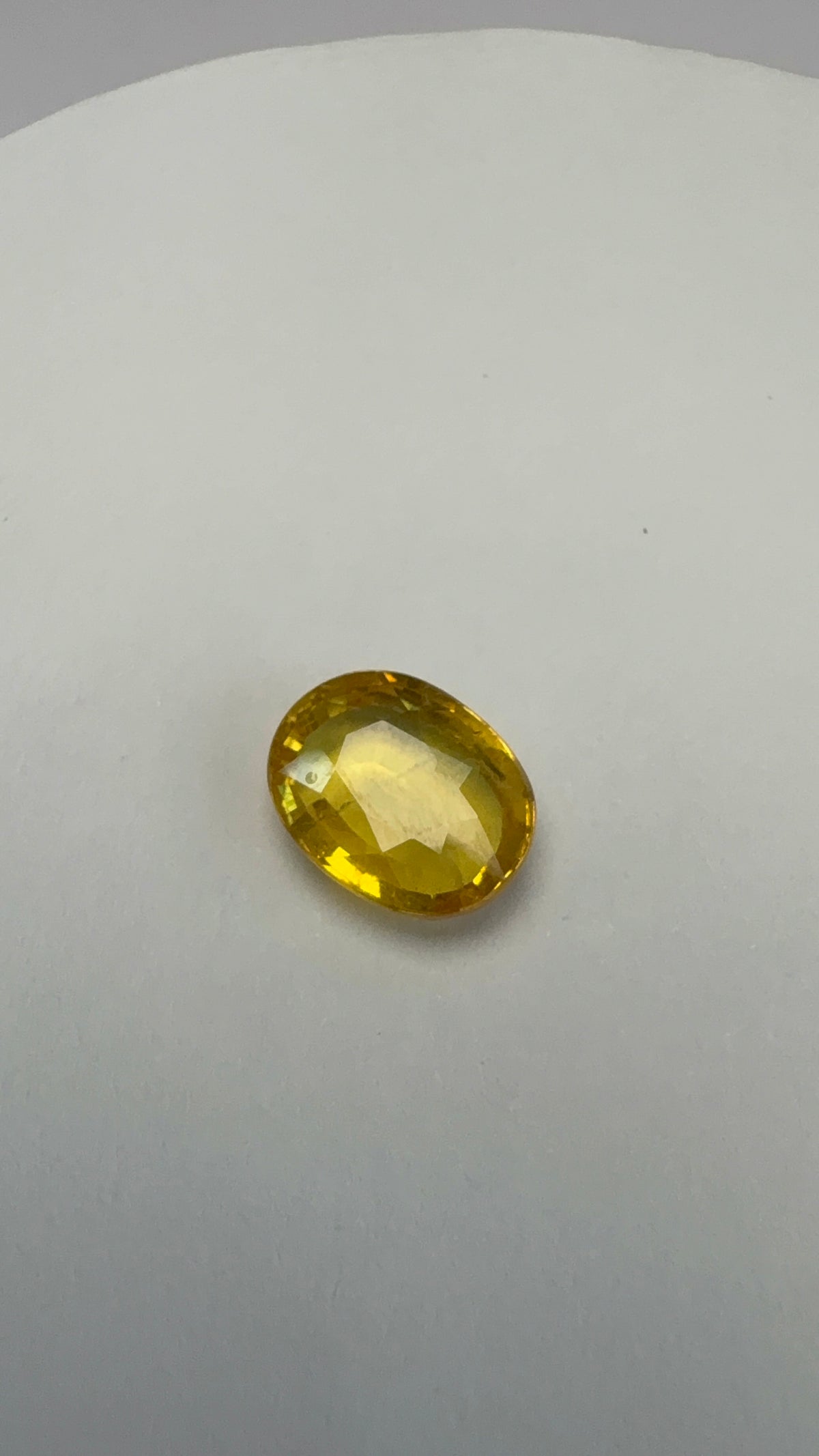 Yellow Sapphire 4.10 carat BKR-247 alternate face-up view