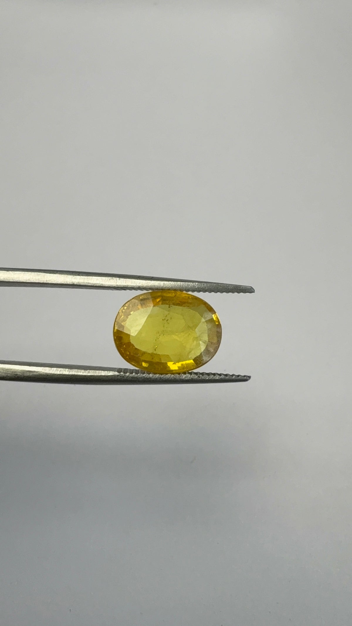 Yellow Sapphire 4.10 carat BKR-247 close view