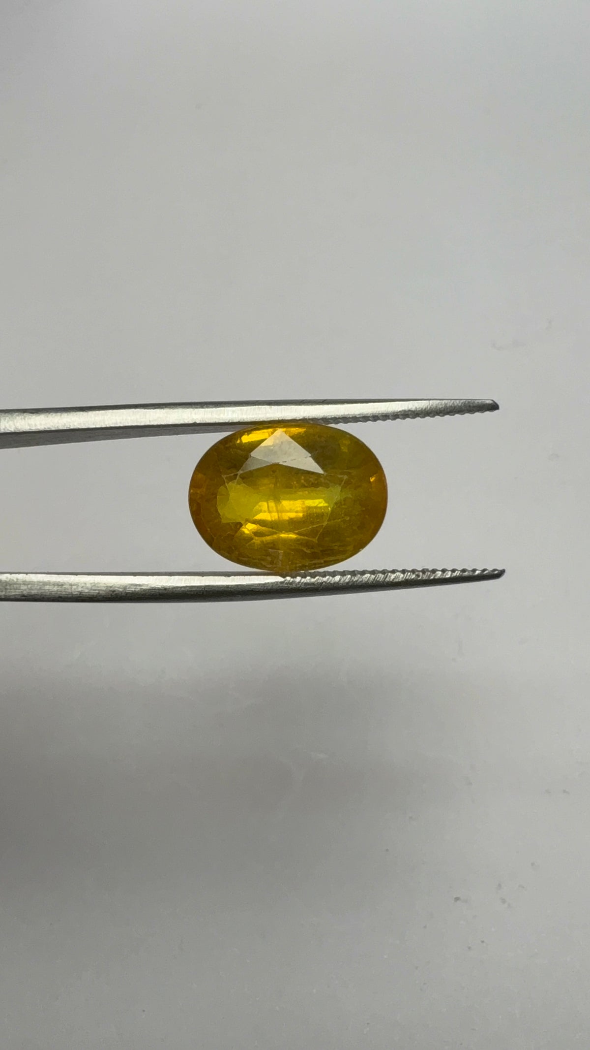 Yellow Sapphire – 6.73 Carat – Thailand — exact stone view 4