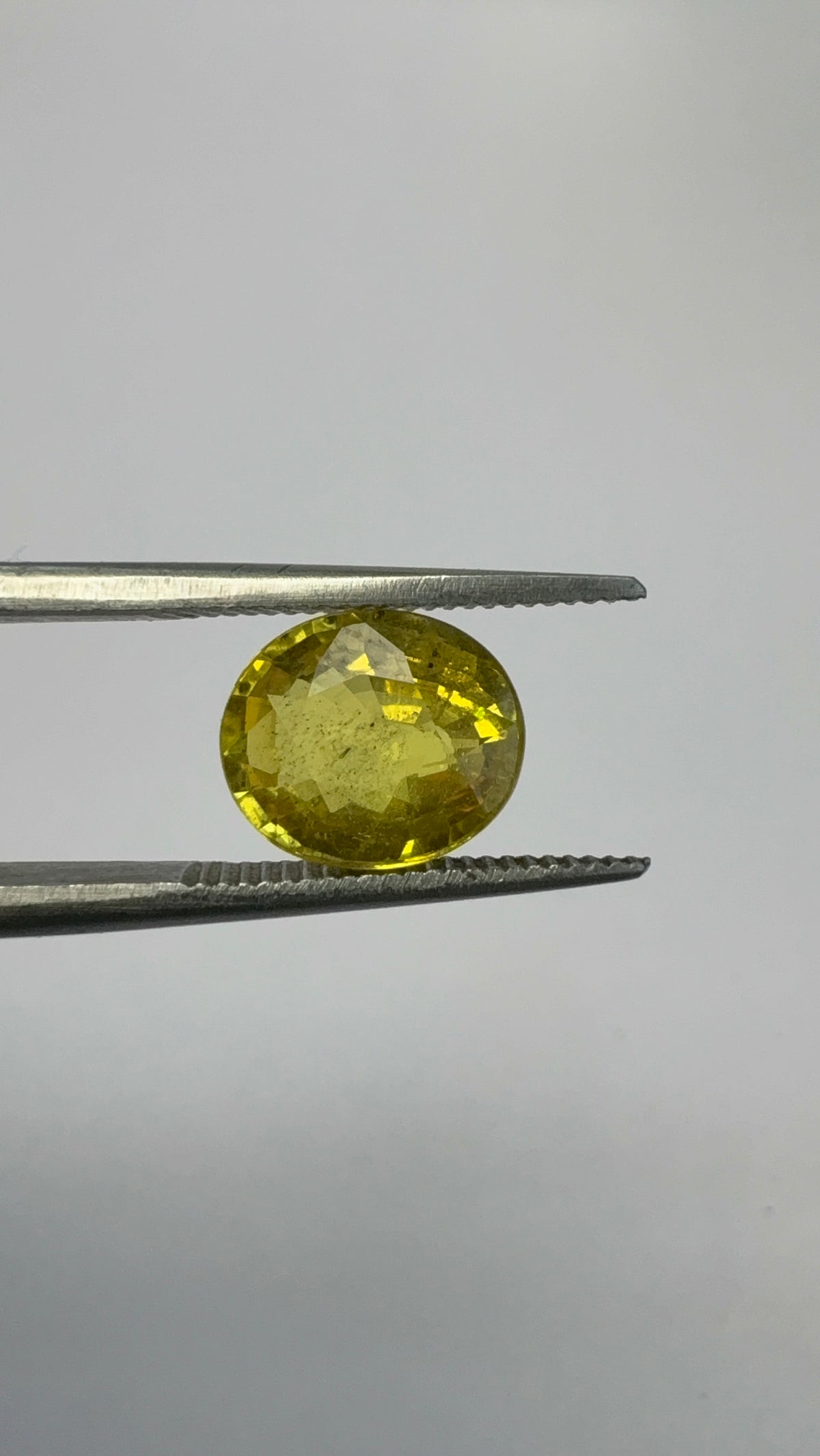 Yellow Sapphire 2.94 carat BKR-262 close view