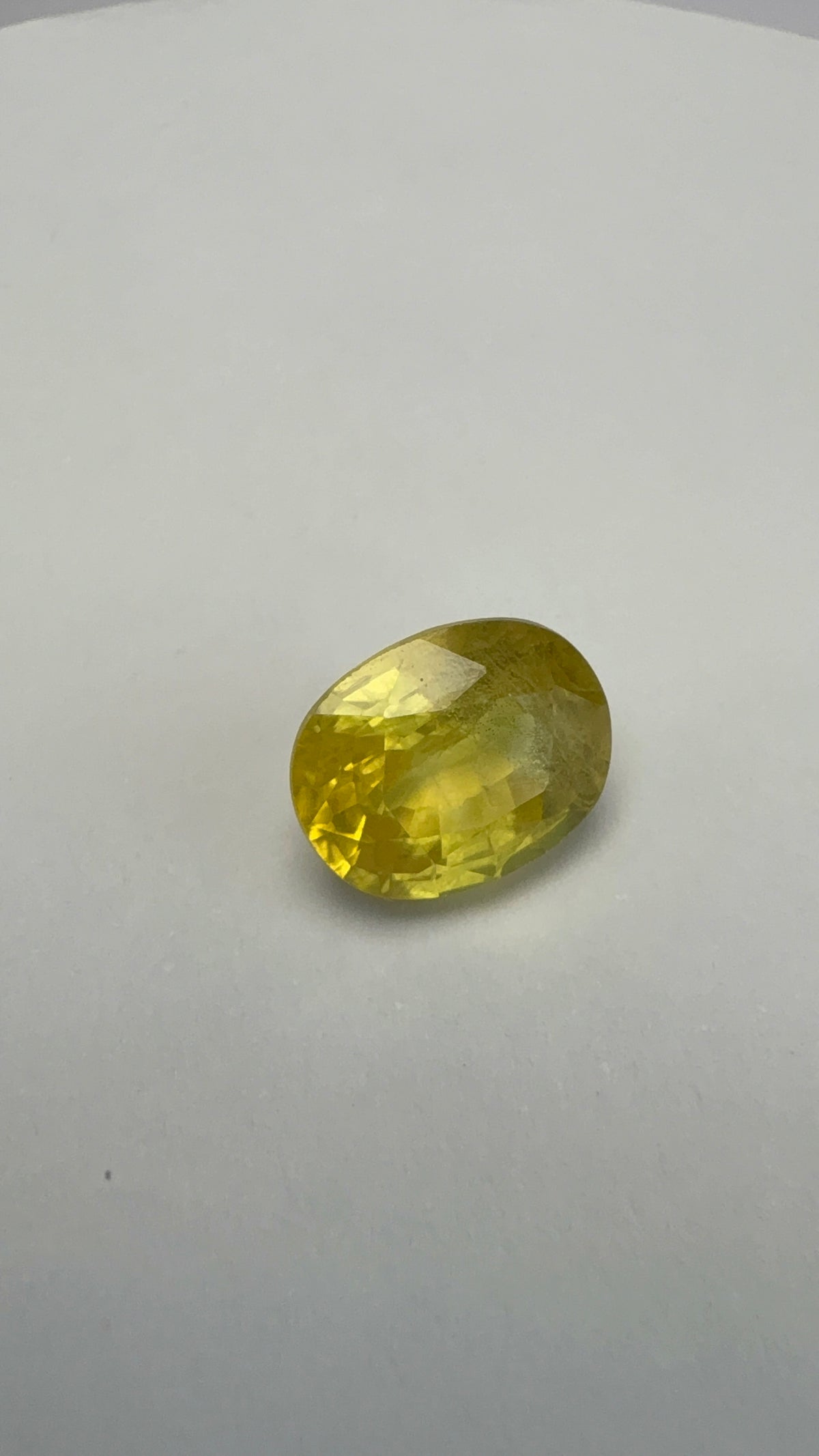 Yellow Sapphire 4.26 carat BKR-271 face-up view