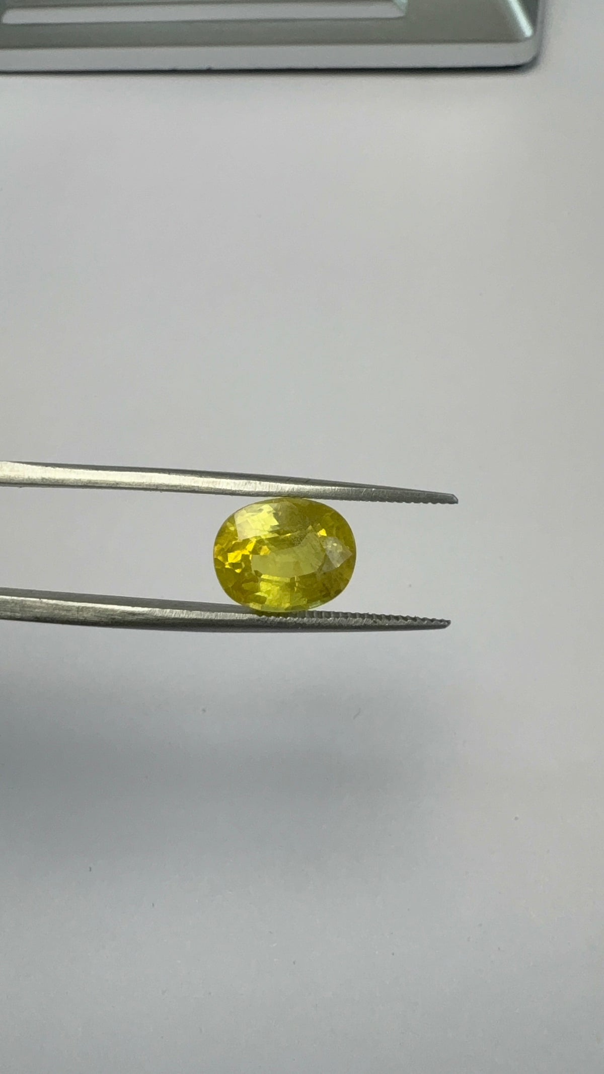 Yellow Sapphire 4.26 carat BKR-271 close view