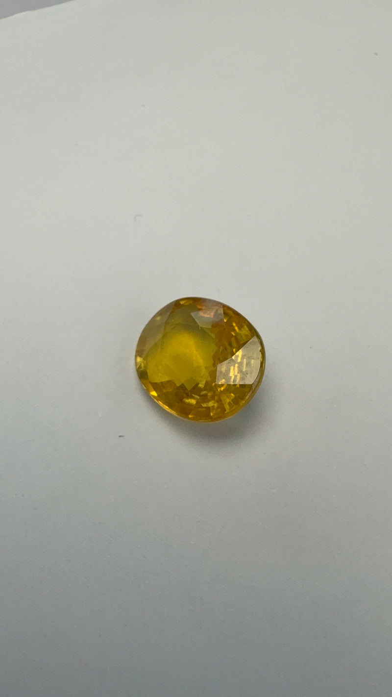 Yellow Sapphire – 3.69 Carat – Thailand