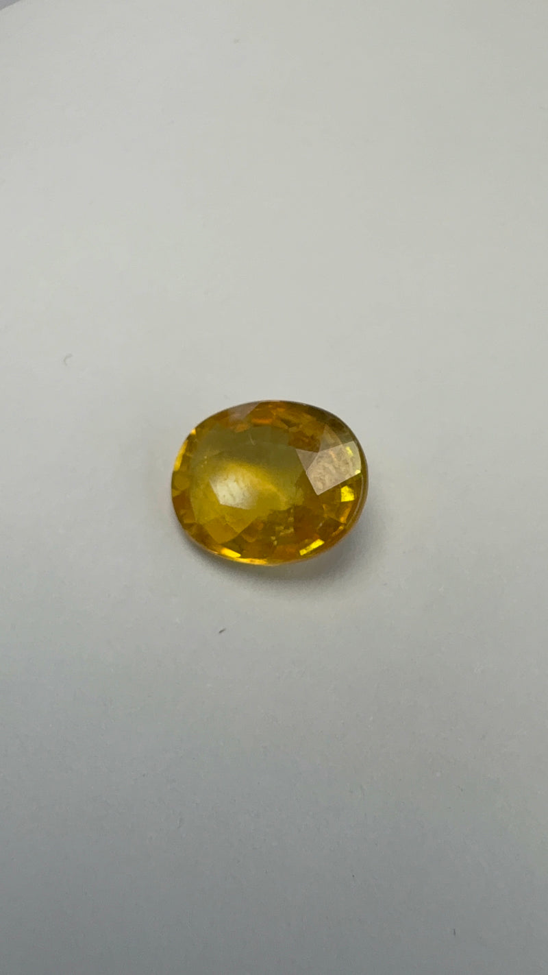 Yellow Sapphire – 3.69 Carat – Thailand