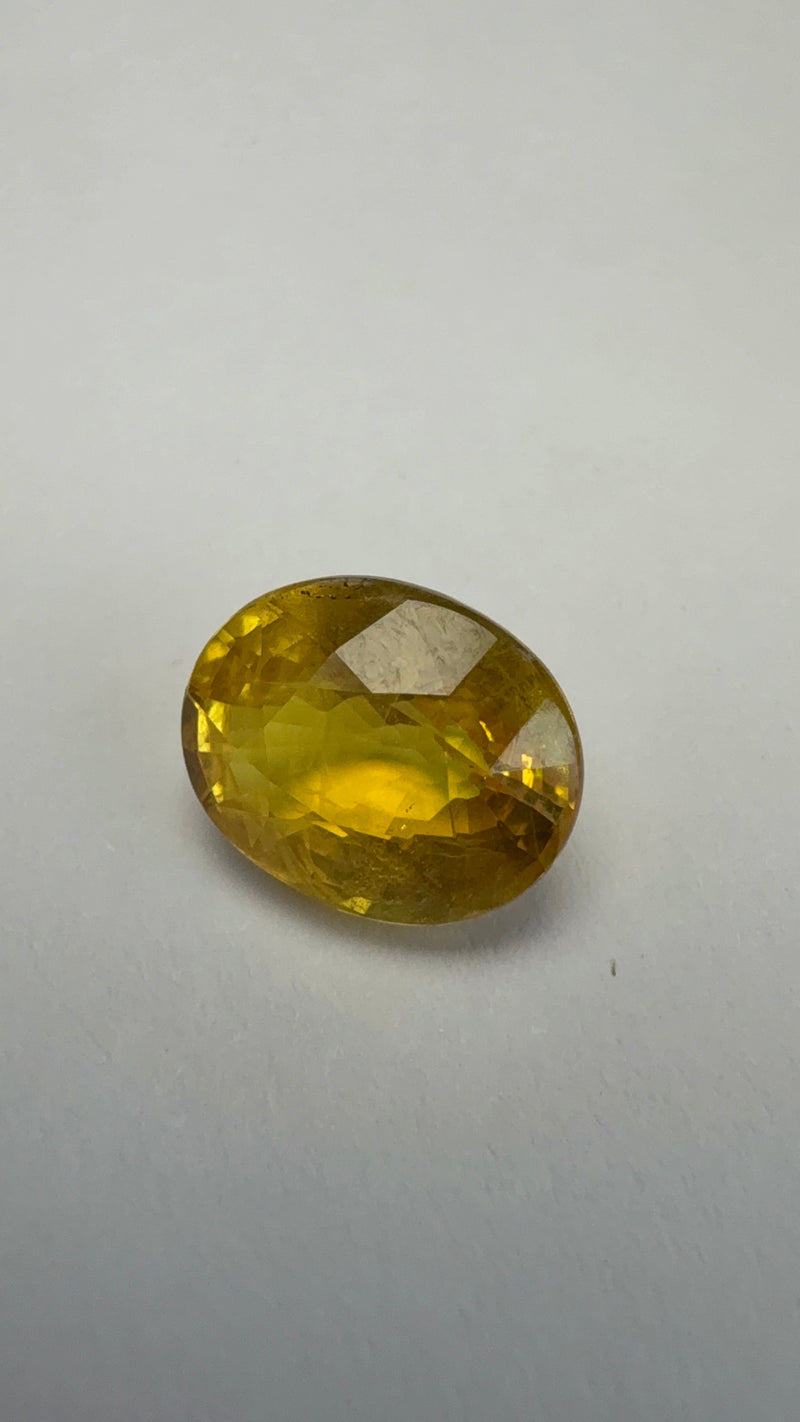 Yellow Sapphire – 3.34 Carat – Thailand