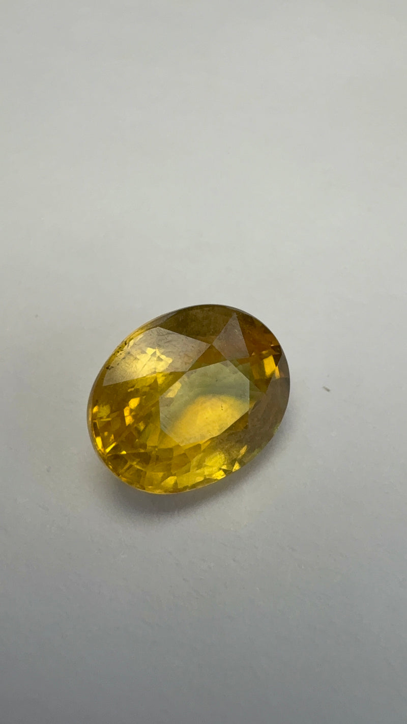 Yellow Sapphire – 3.34 Carat – Thailand
