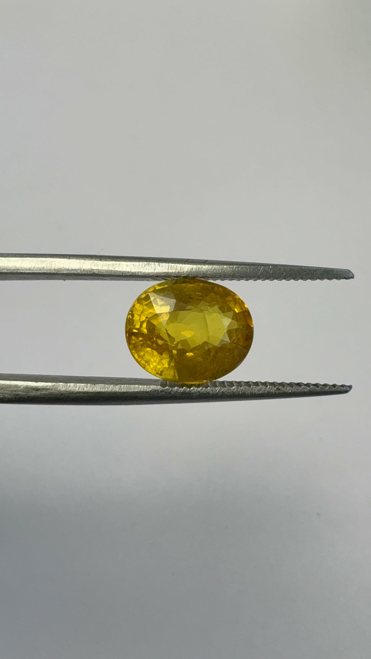 Yellow Sapphire 3.34 carat BKR-276 close view