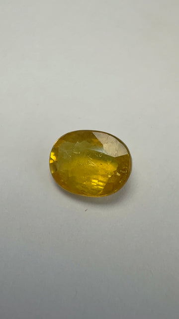 Yellow Sapphire – 3.85 Carat – Thailand — exact stone view 1