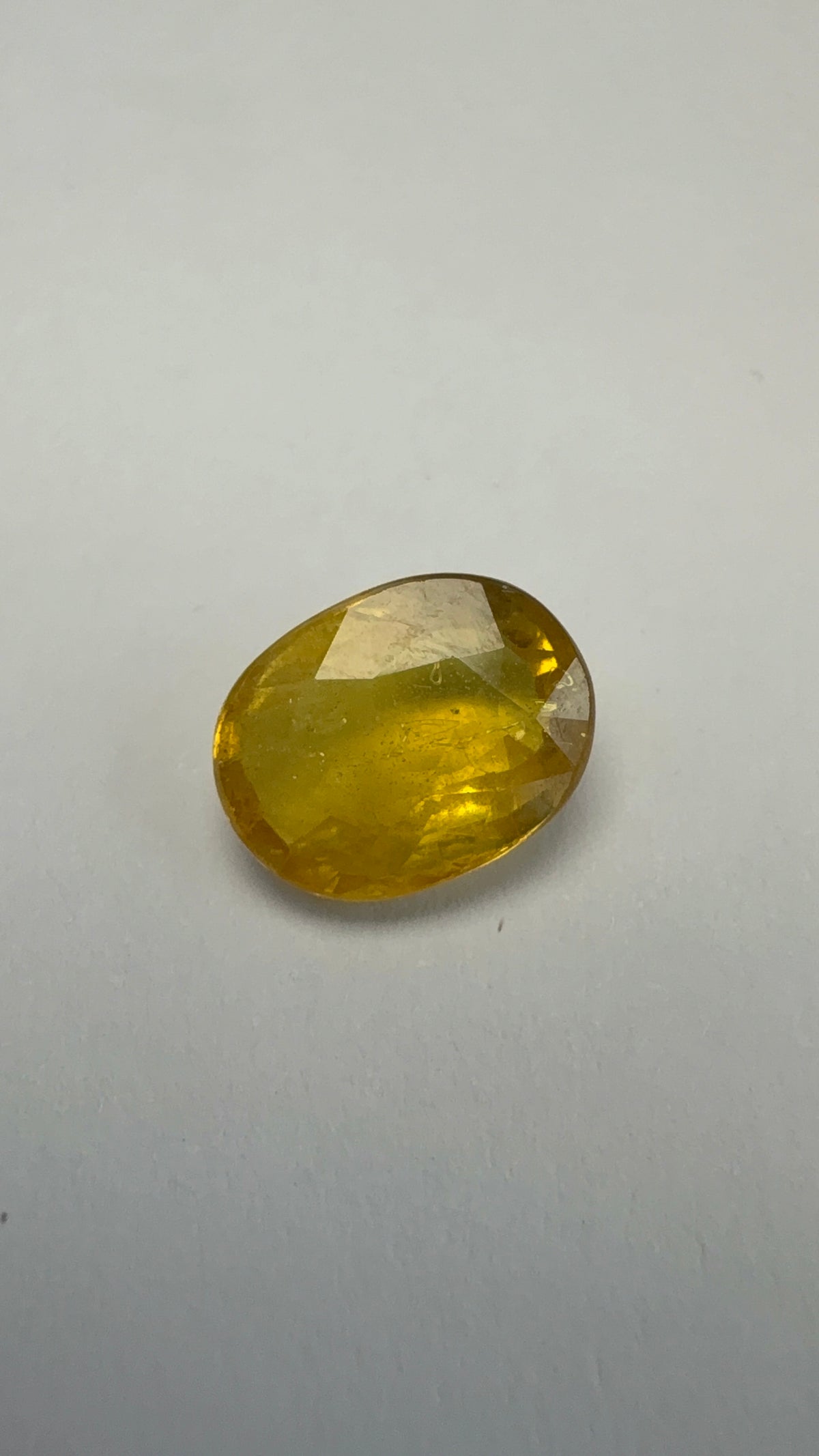 Yellow Sapphire – 3.85 Carat – Thailand — exact stone view 2