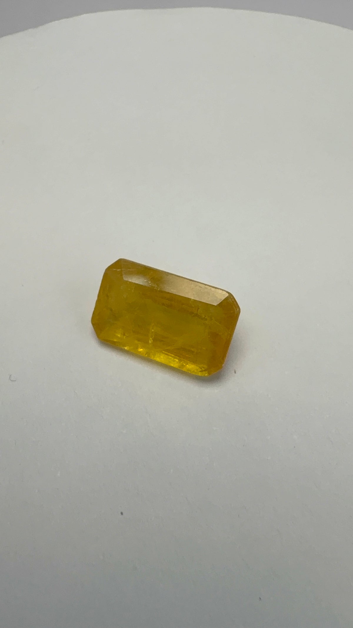 Yellow Sapphire 4.21 carat BKR-291 alternate face-up view