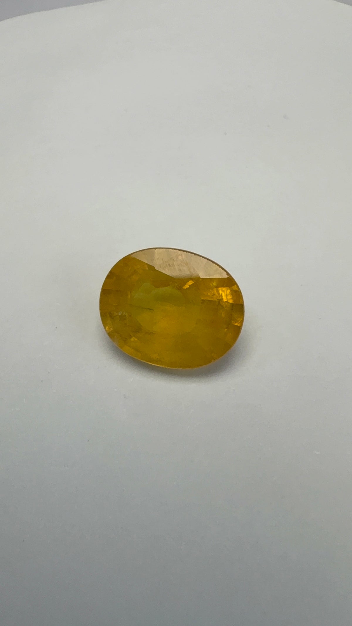 Yellow Sapphire 4.65 carat BKR-292 alternate face-up view