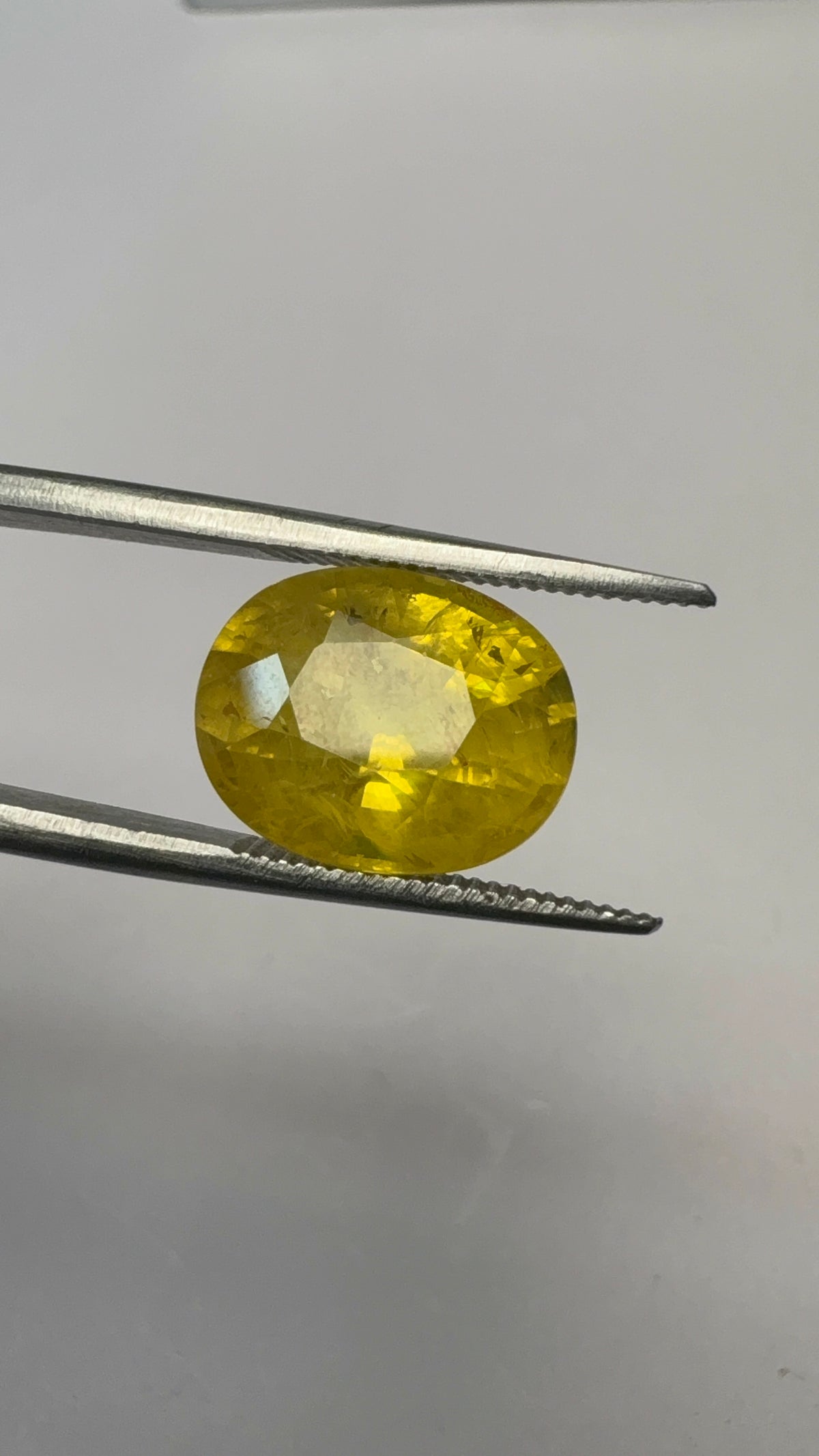 Yellow Sapphire – 6.98 Carat – Thailand — exact stone view 4