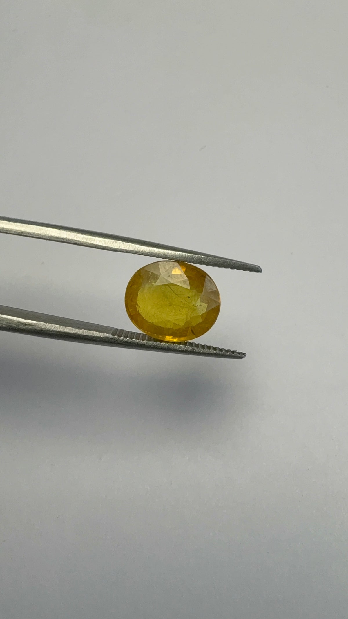 Yellow Sapphire 3.51 carat BKR-307 close view