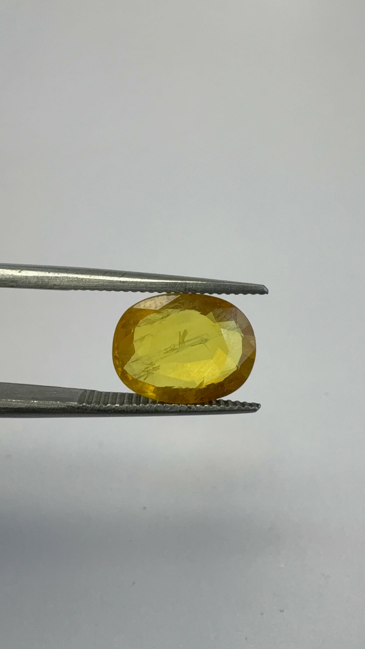 Yellow Sapphire 3.26 carat BKR-309 close view