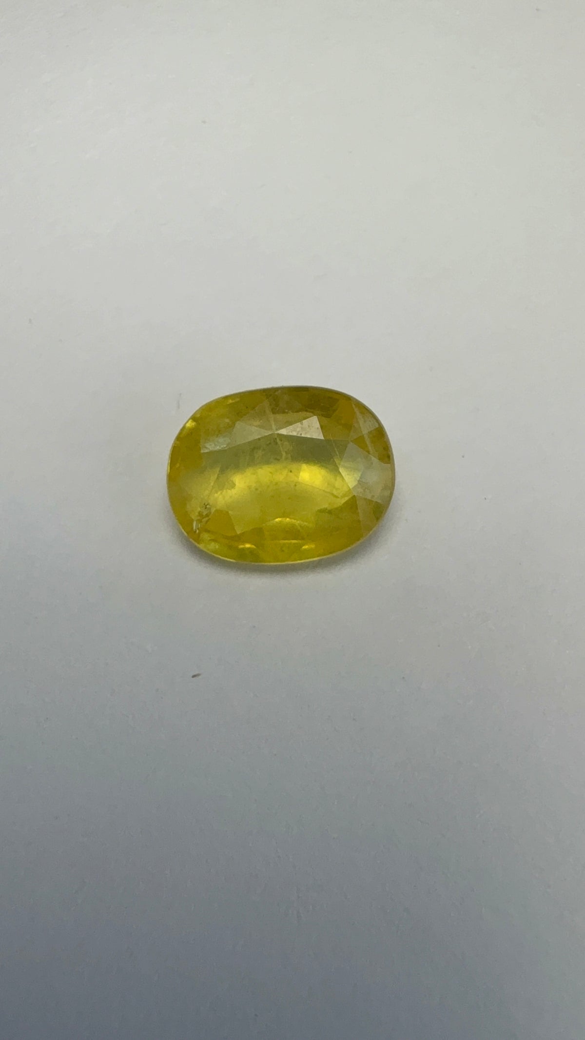 Yellow Sapphire 3.01 carat BKR-316 face-up view