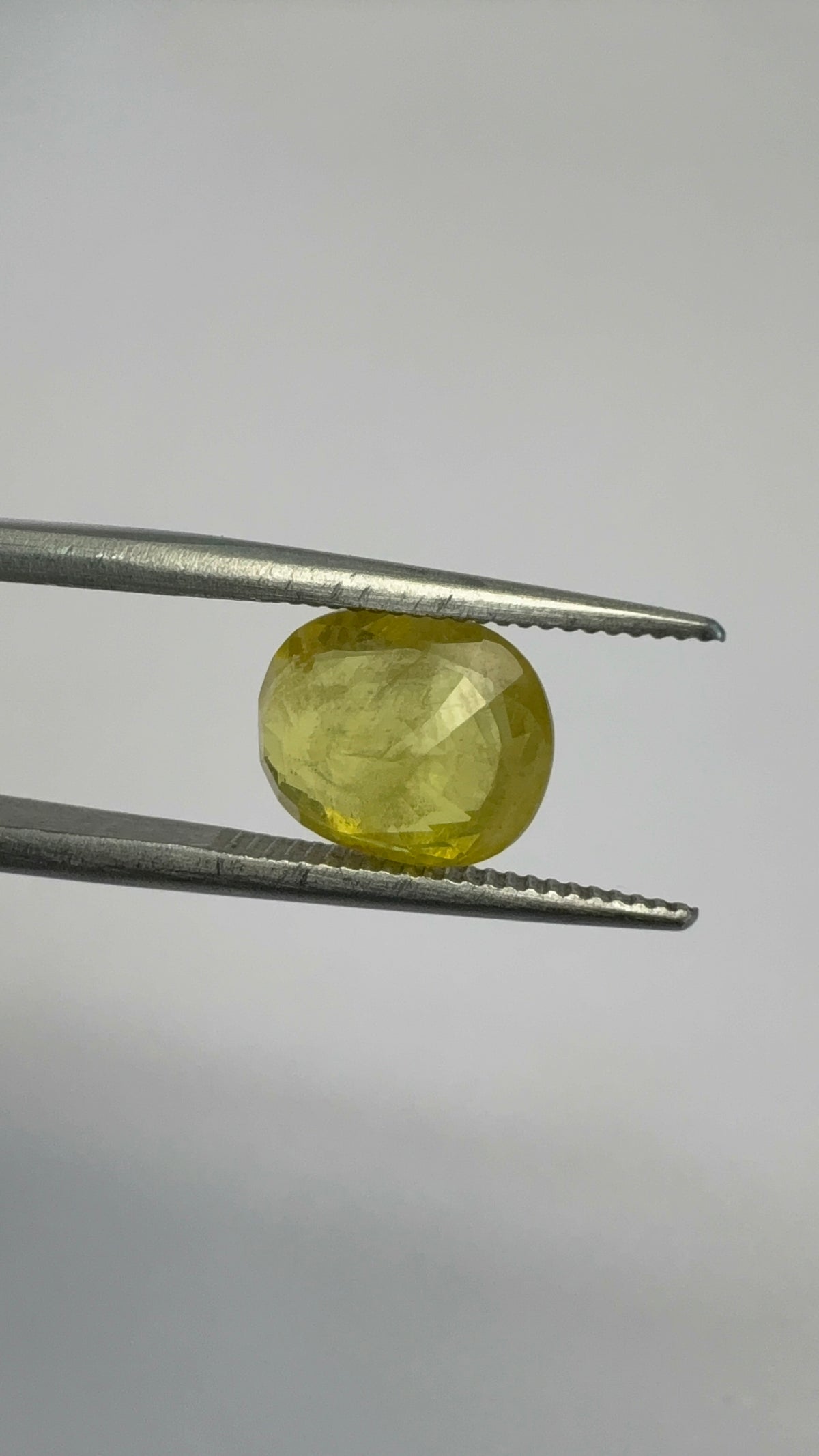 Yellow Sapphire 3.01 carat BKR-316 reverse view
