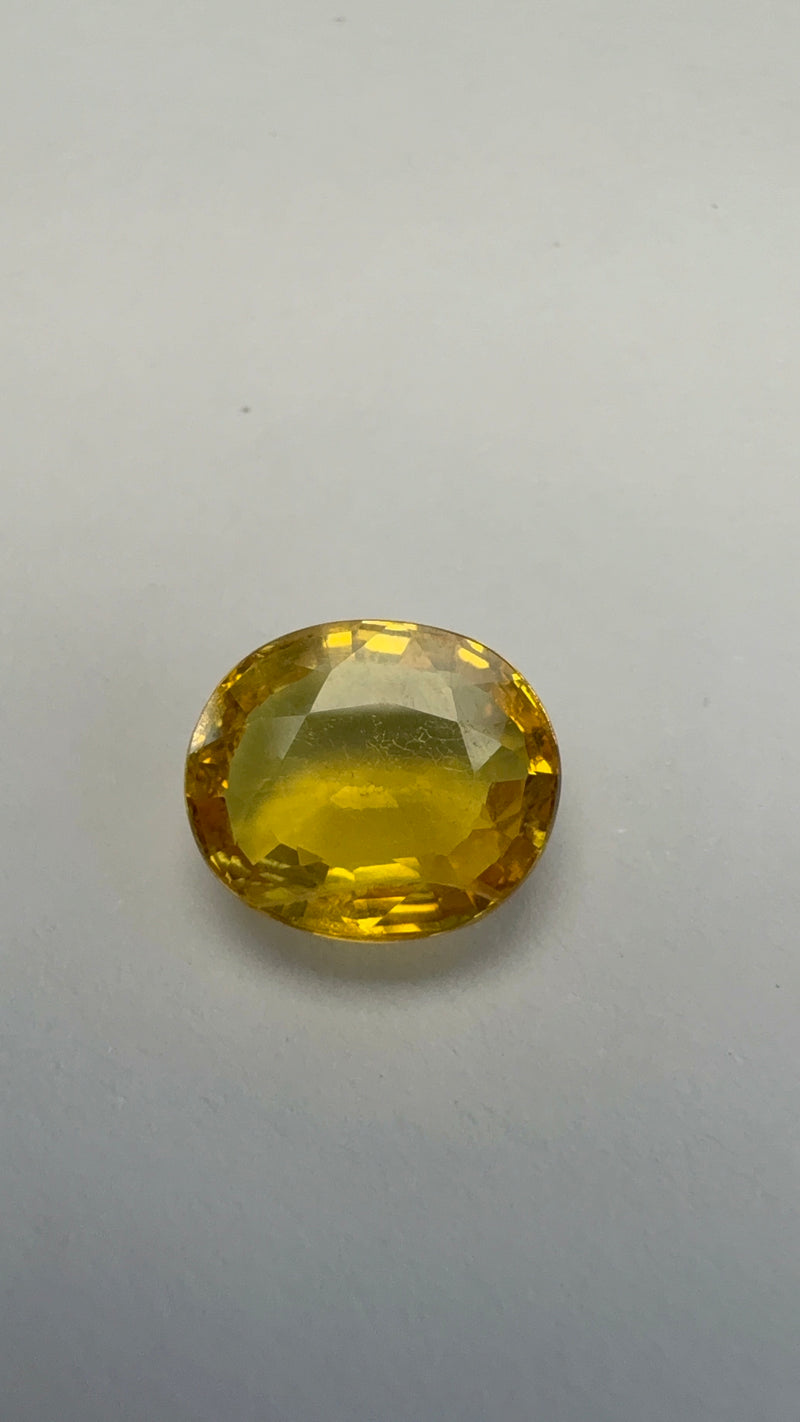 Yellow Sapphire – 3.93 Carat – Thailand