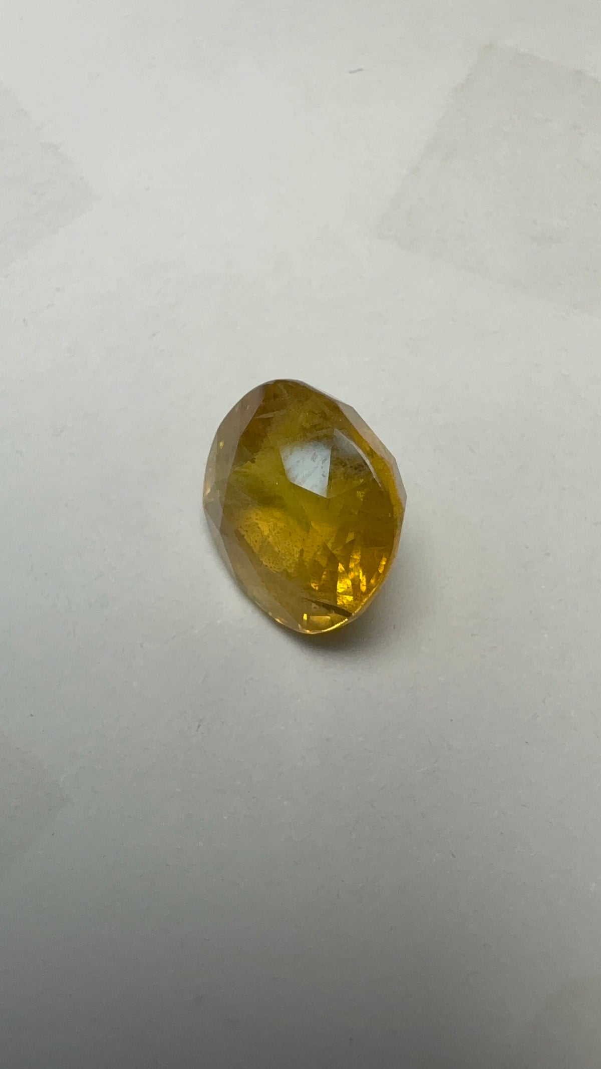 Yellow Sapphire – 6.28 Carat – Thailand — exact stone view 1