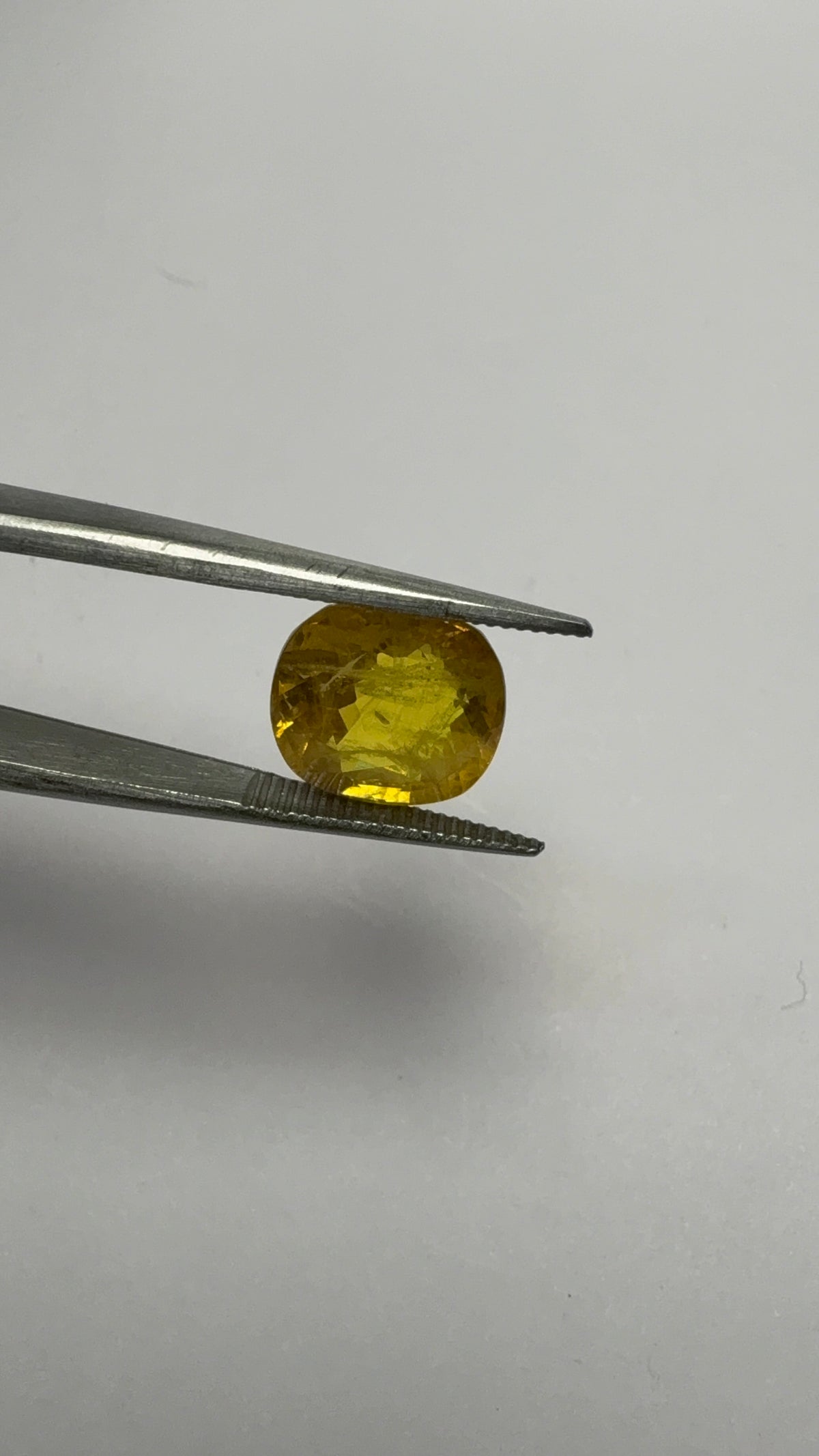 Yellow Sapphire – 6.28 Carat – Thailand — exact stone view 4