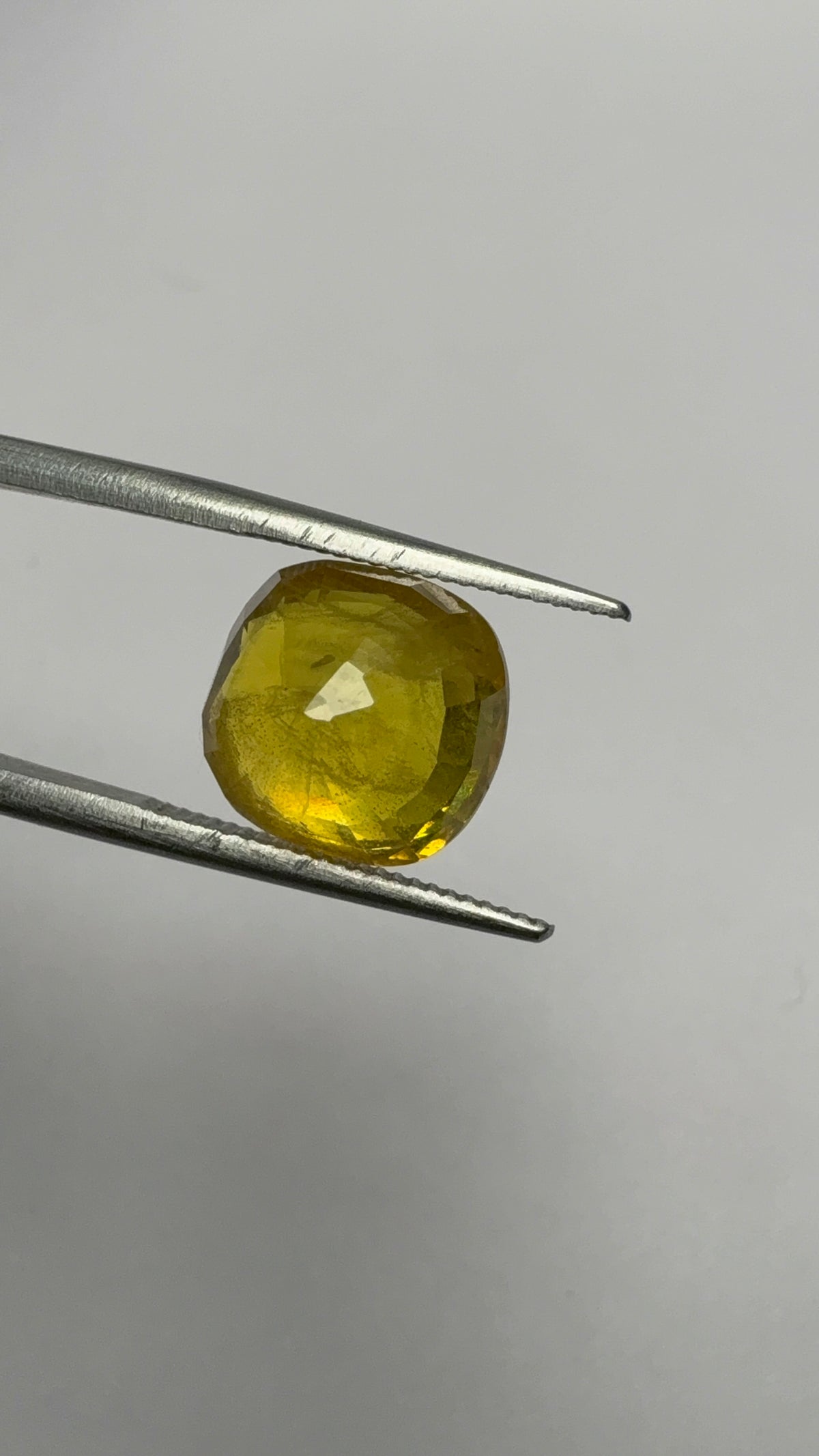 Yellow Sapphire – 6.28 Carat – Thailand — exact stone view 5