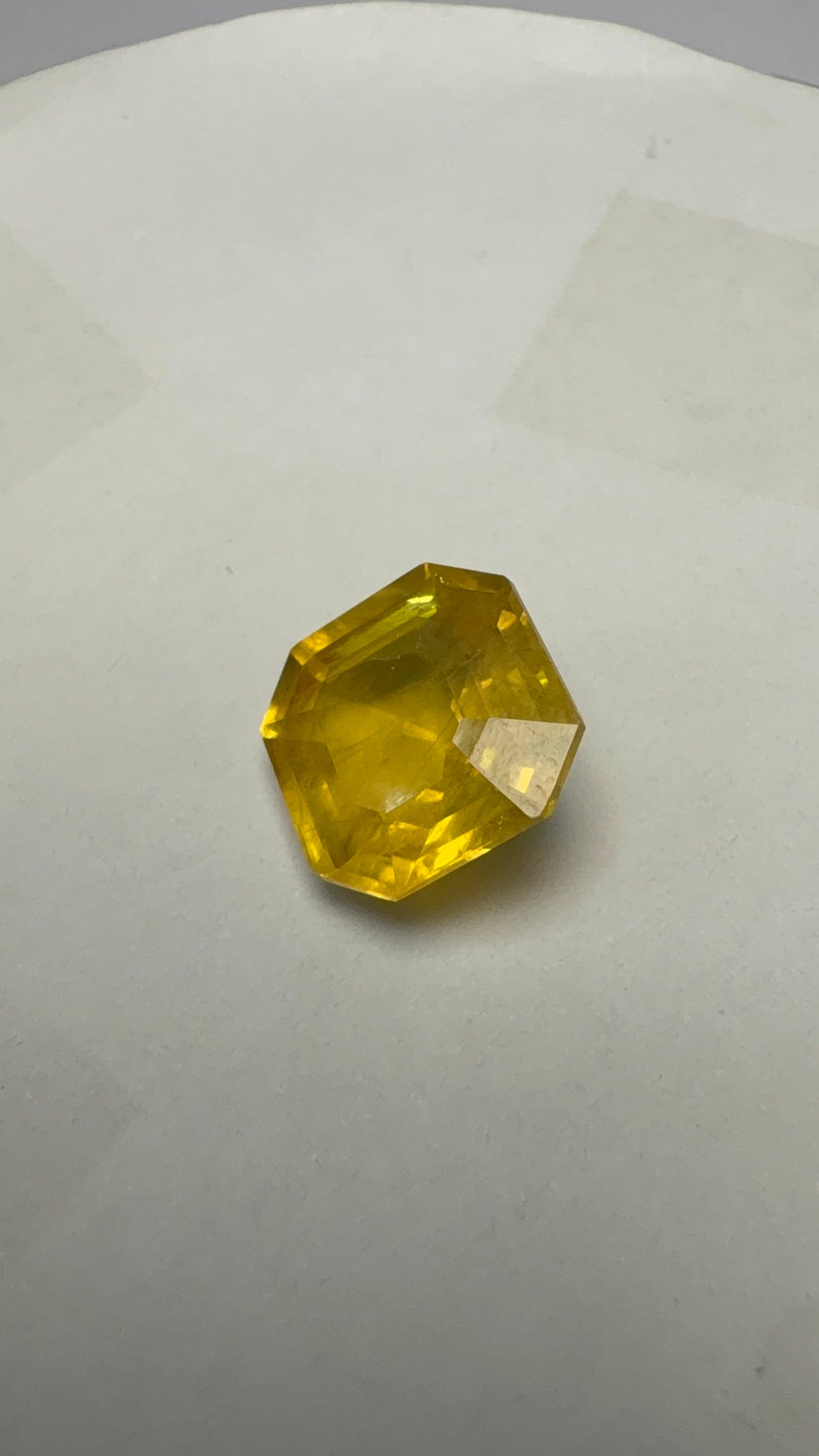 Yellow Sapphire – 5.97 Carat – Thailand — exact stone view 1