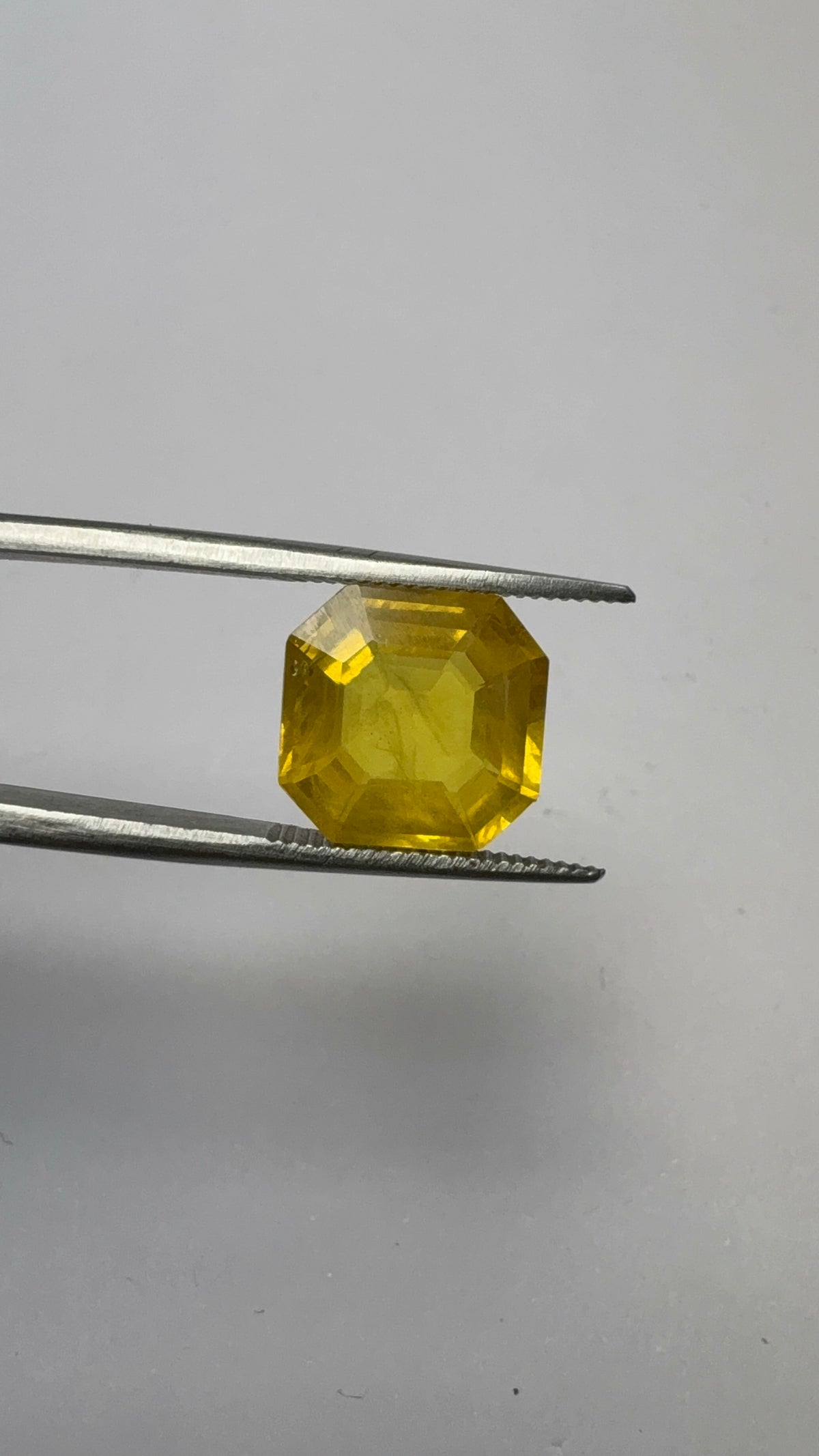 Yellow Sapphire – 5.97 Carat – Thailand — exact stone view 4