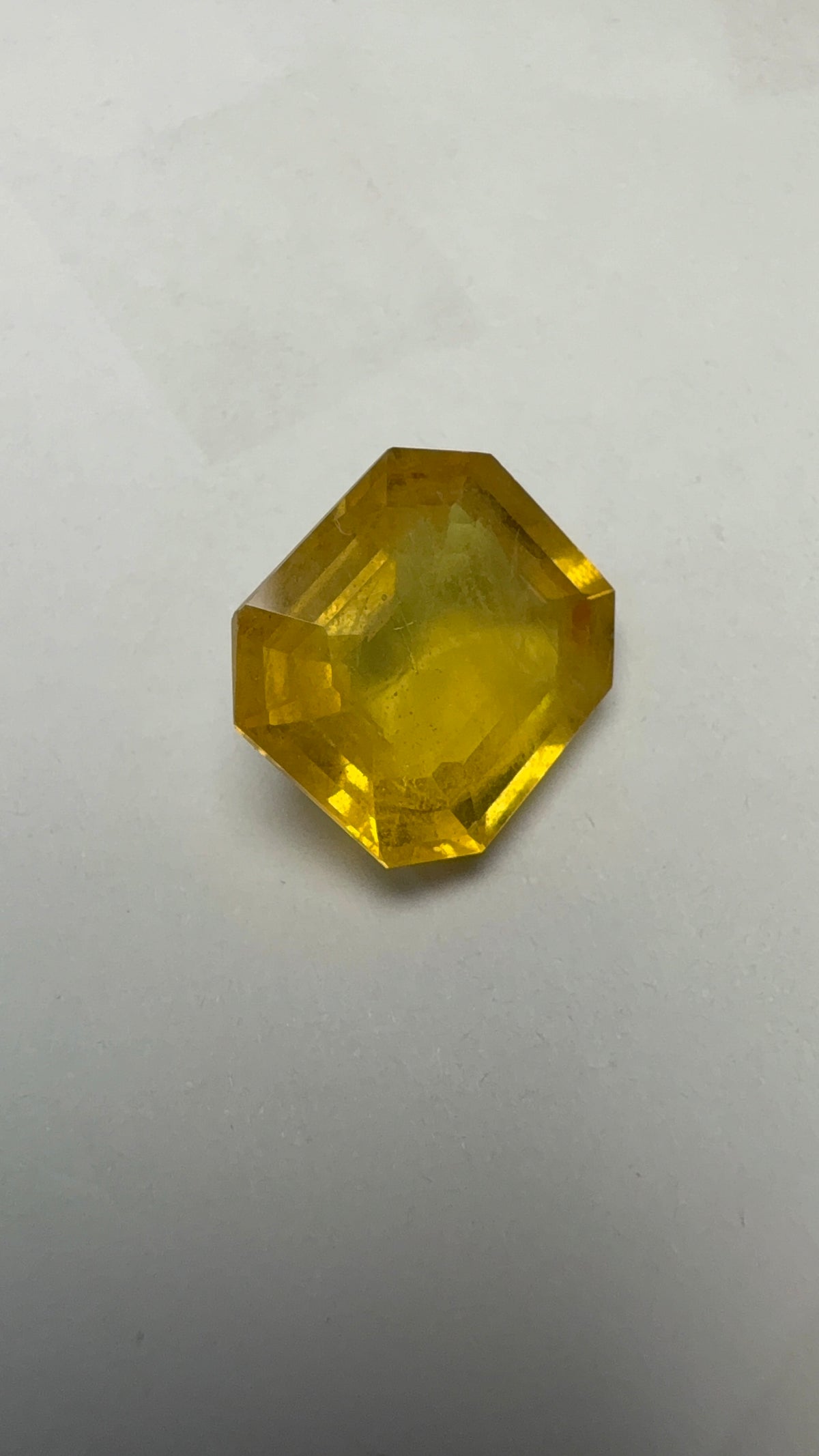 Yellow Sapphire – 6.19 Carat – Thailand — exact stone view 1