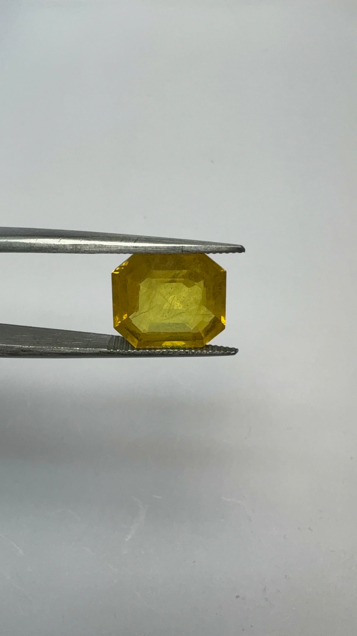 Yellow Sapphire – 6.19 Carat – Thailand — exact stone view 4