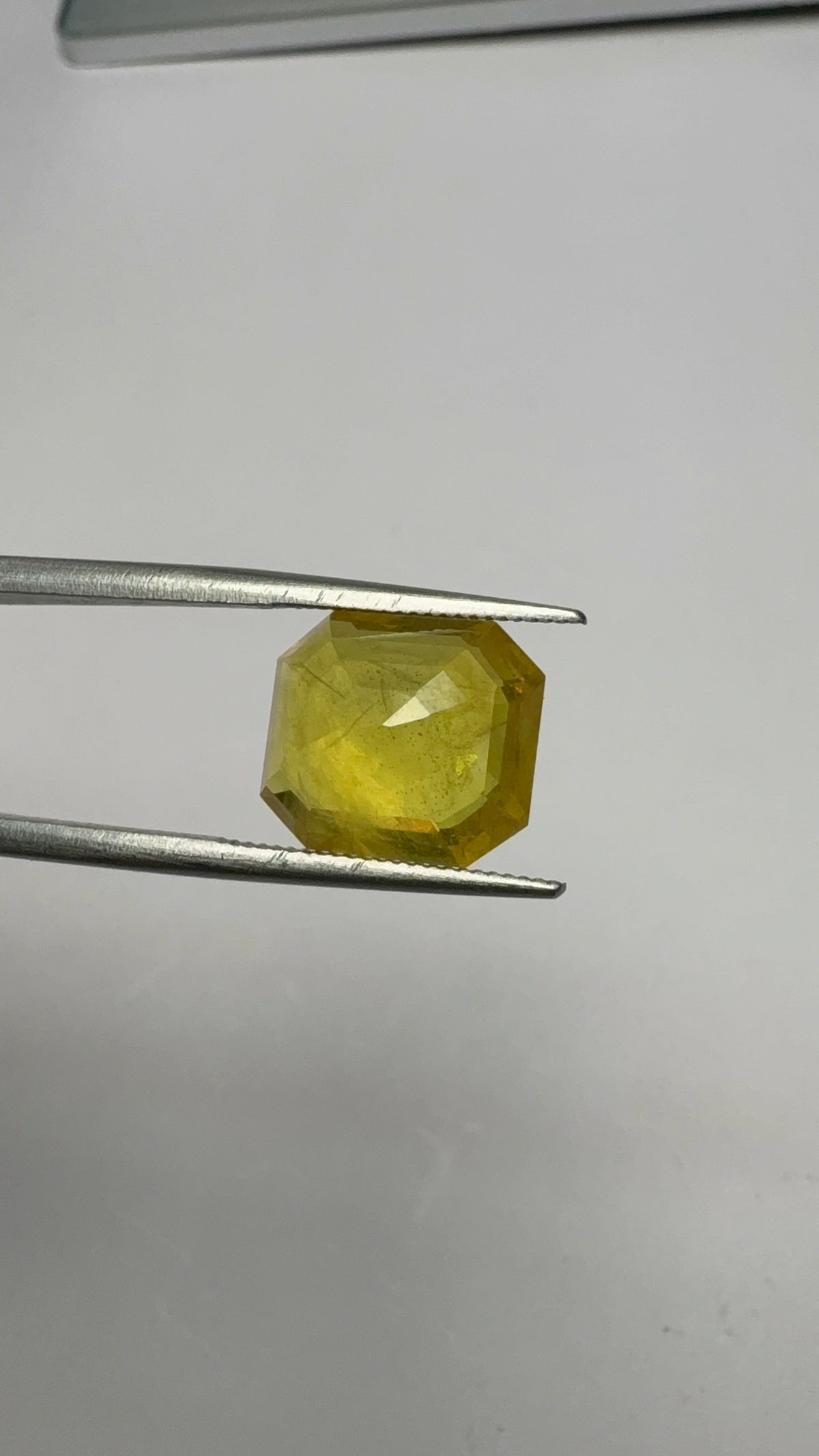 Yellow Sapphire – 6.19 Carat – Thailand — exact stone view 5