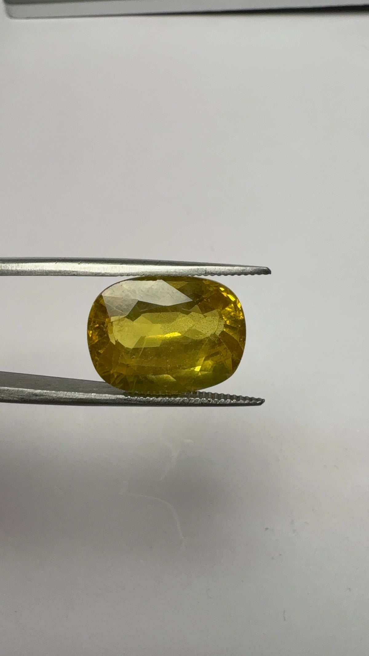 Yellow Sapphire – 12.73 Carat – Thailand — exact stone view 4