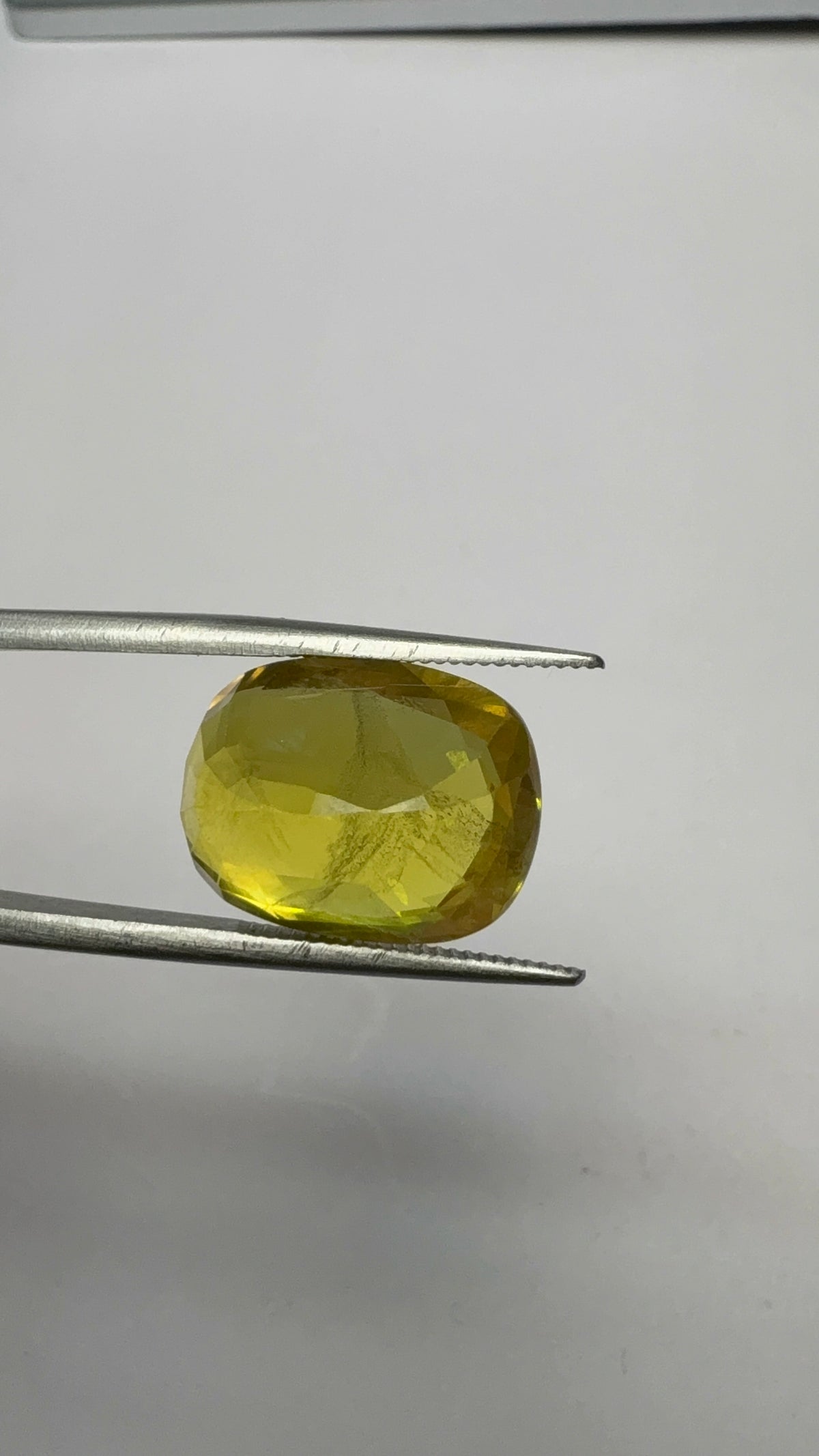 Yellow Sapphire – 12.73 Carat – Thailand — exact stone view 5