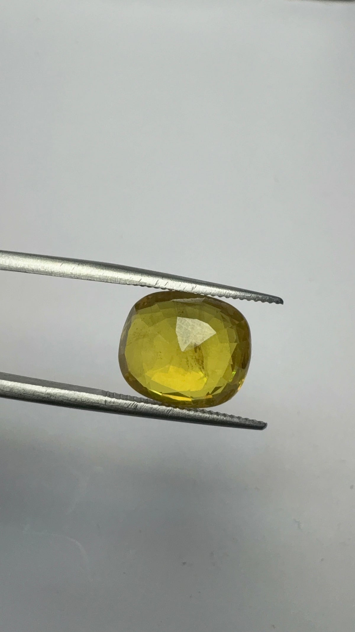 Yellow Sapphire – 6.63 Carat – Thailand — exact stone view 5