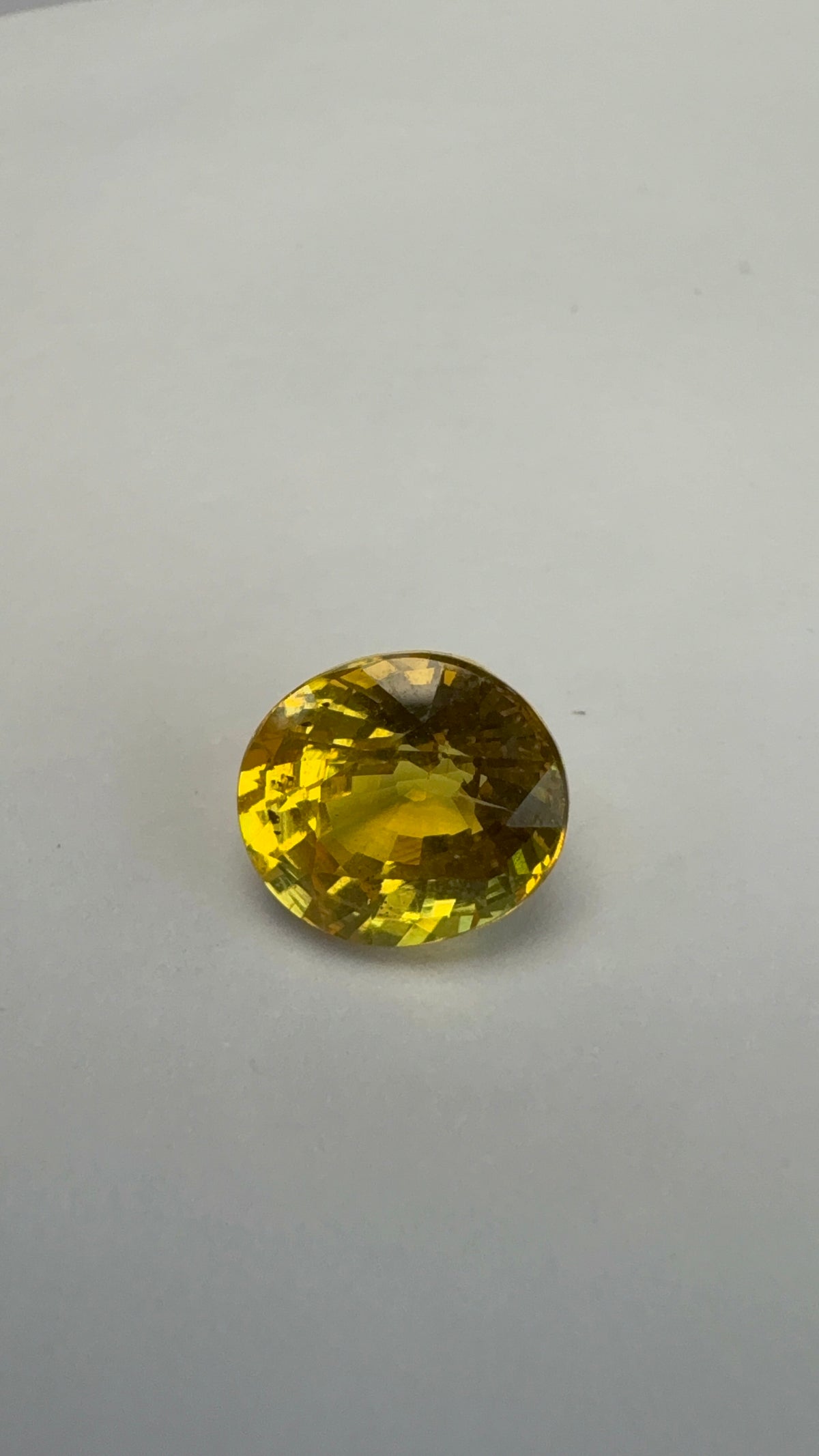 Yellow Sapphire 3.12 carat BKR-71 face-up view