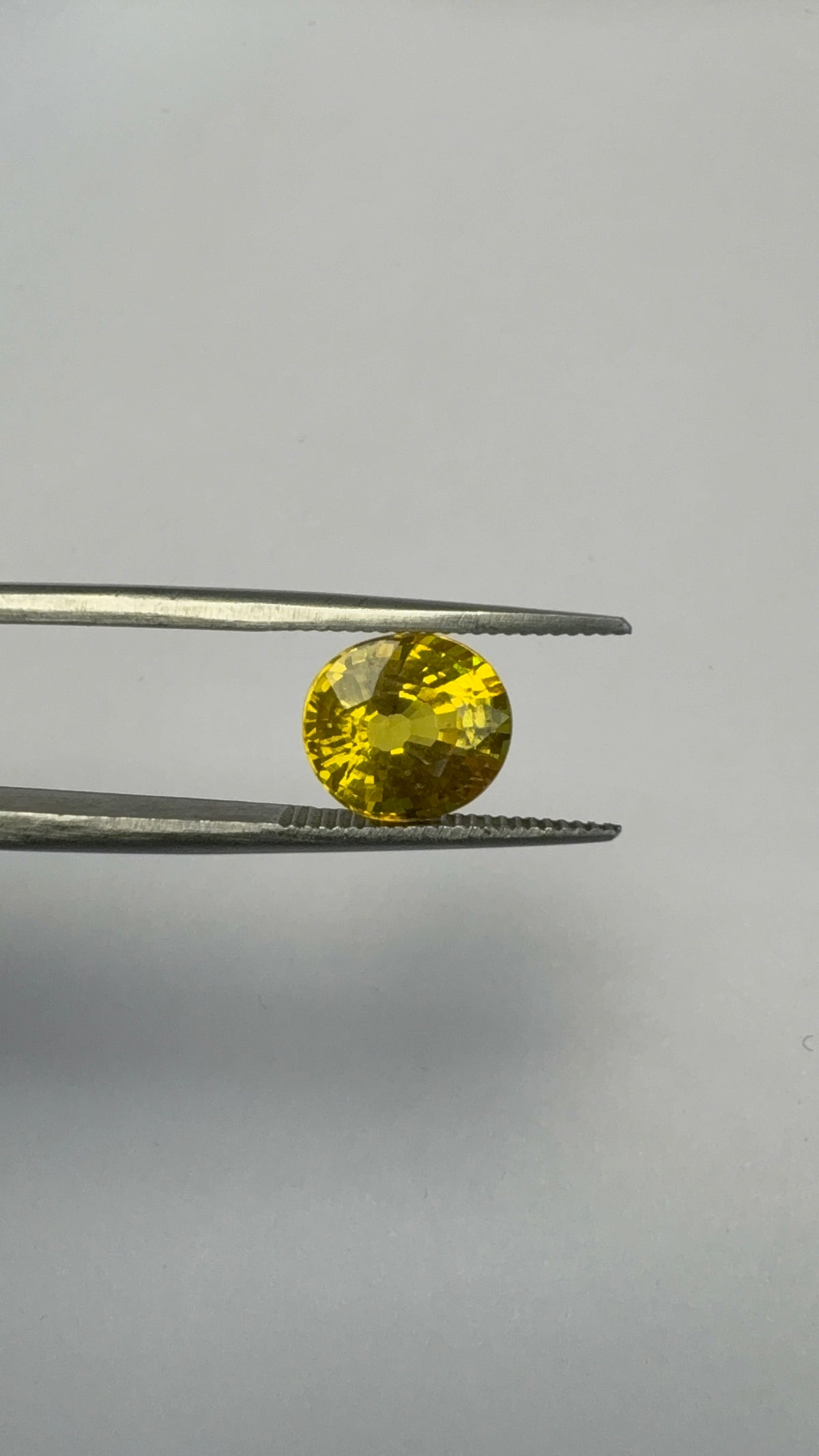 Yellow Sapphire 3.12 carat BKR-71 close view