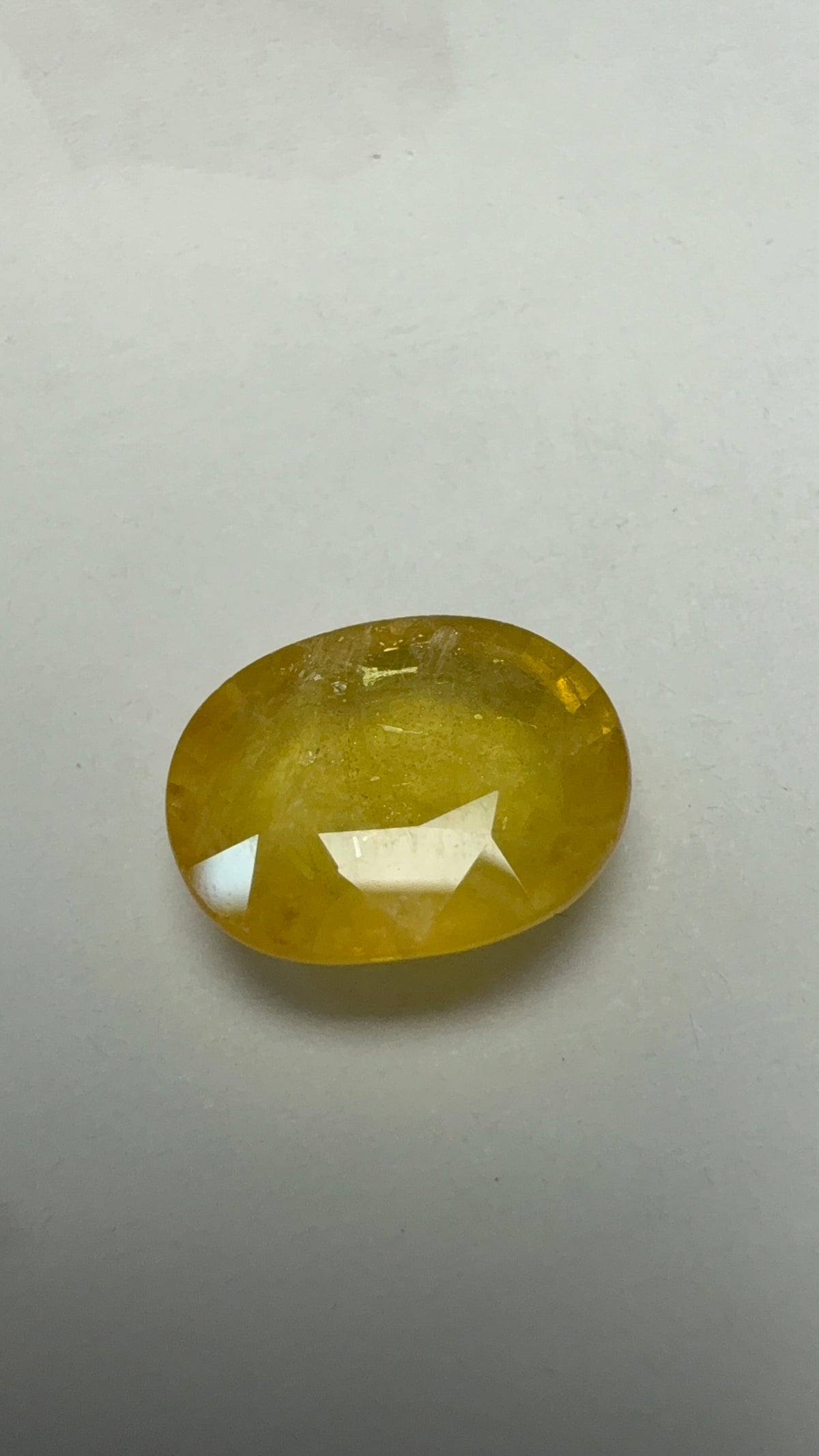 Yellow Sapphire – 5.87 Carat – Thailand — exact stone view 1