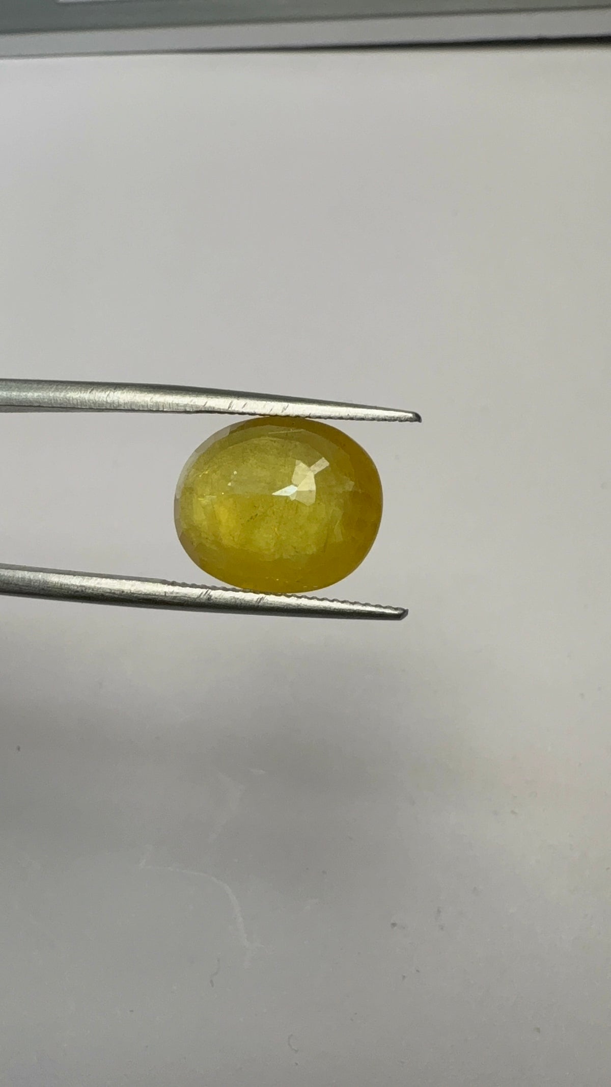 Yellow Sapphire – 5.87 Carat – Thailand — exact stone view 6