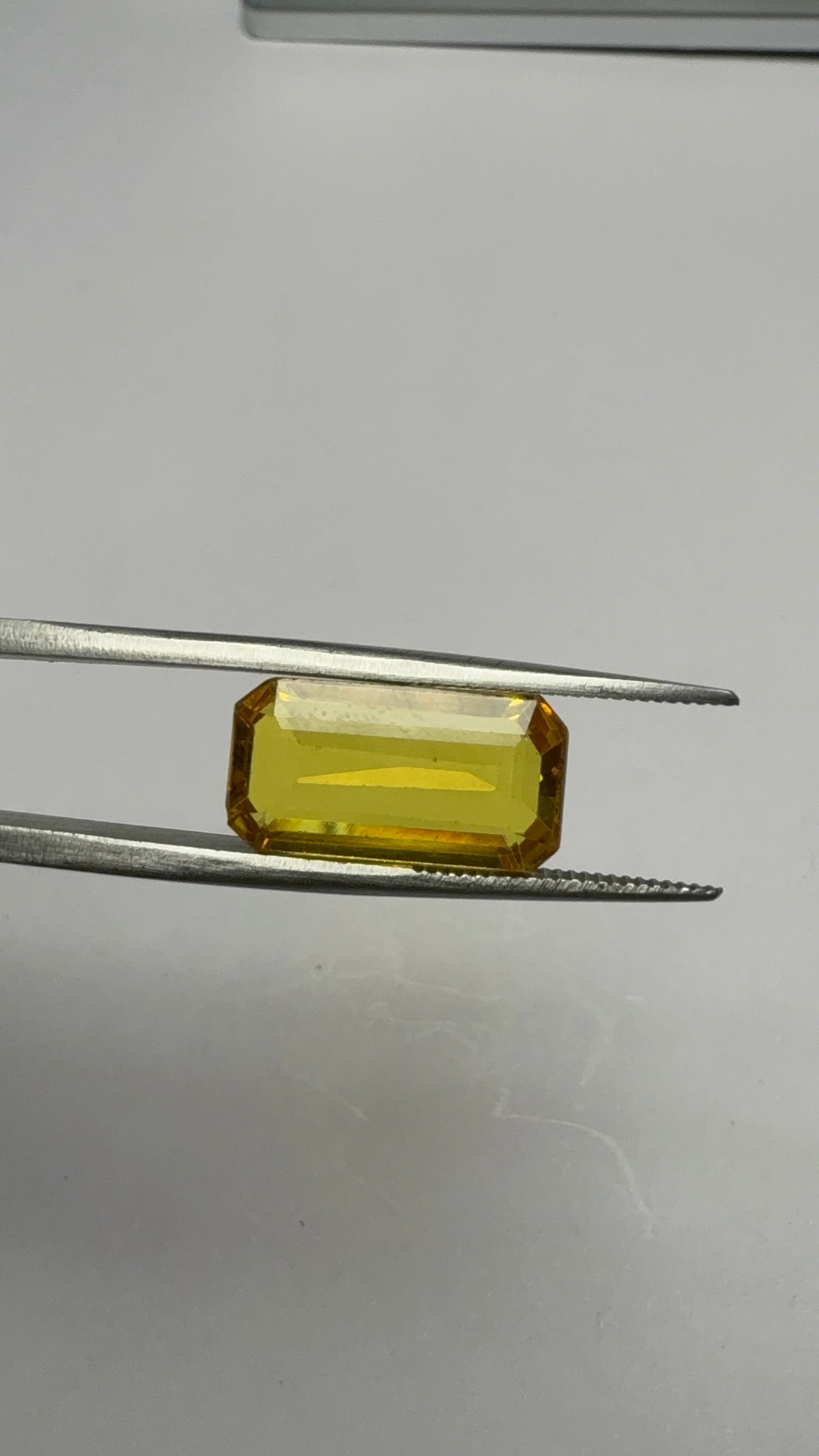 Yellow Sapphire – 7.64 Carat – Thailand — exact stone view 5