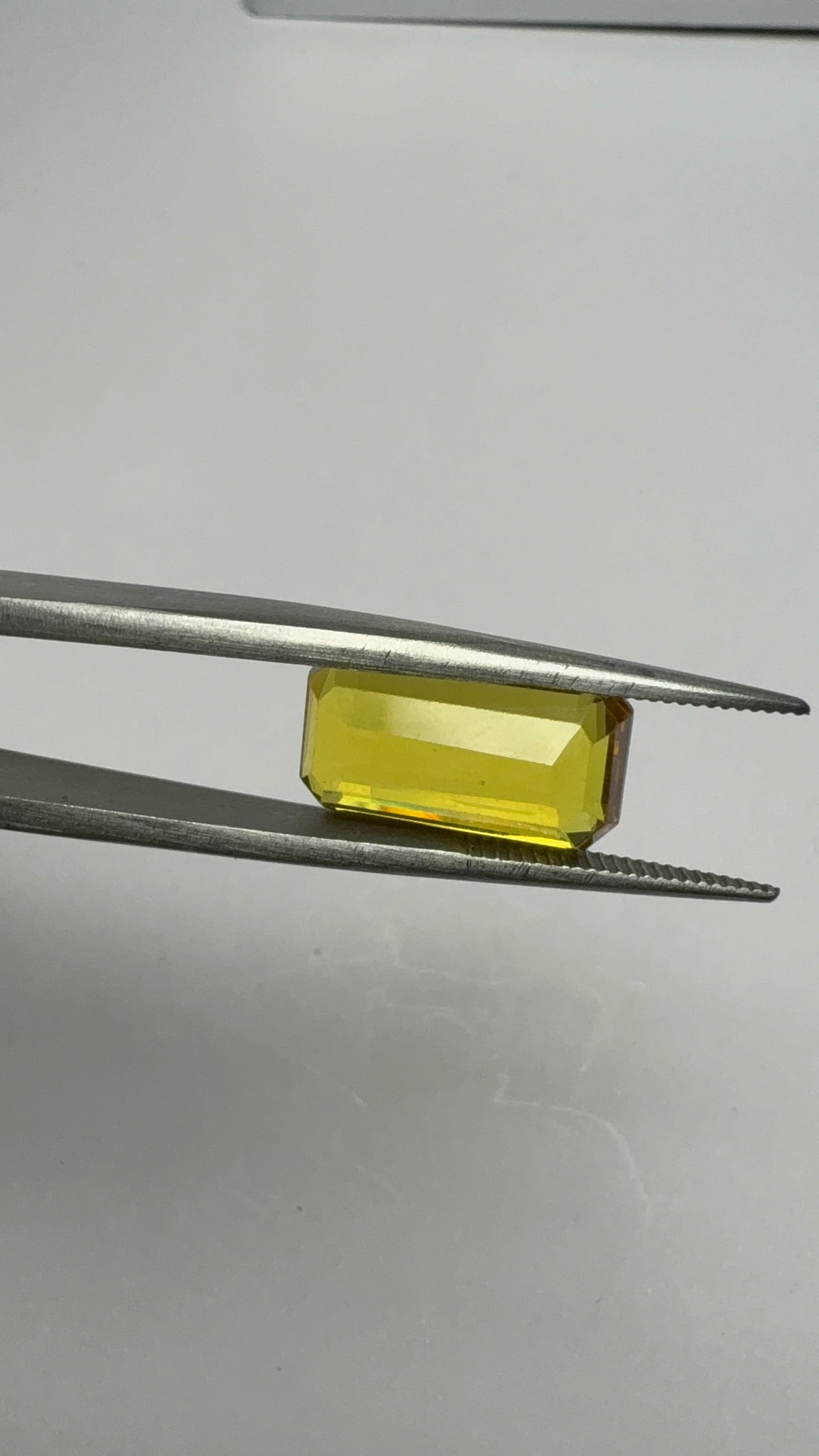 Yellow Sapphire – 7.64 Carat – Thailand — exact stone view 6