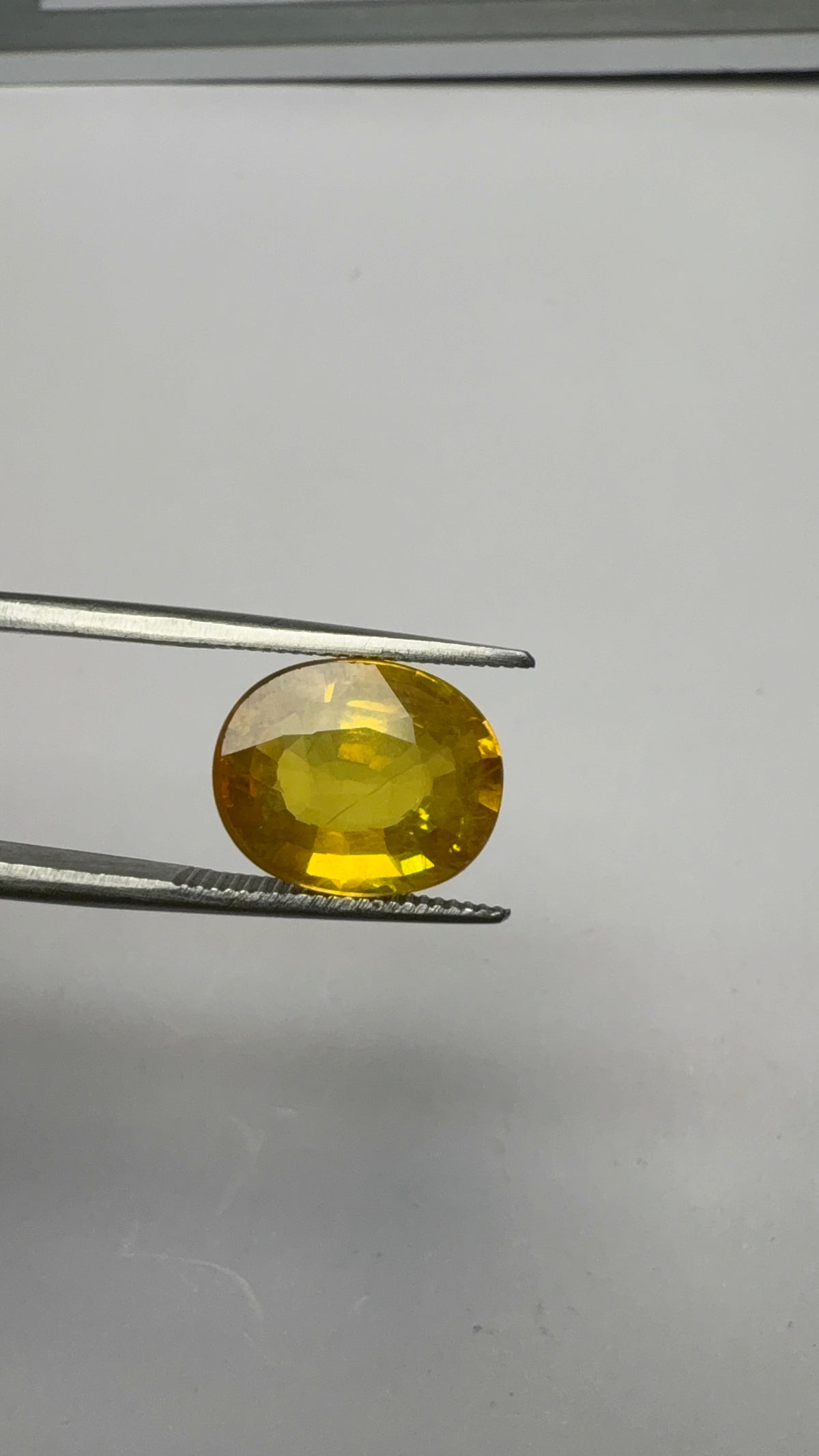 Yellow Sapphire – 5.77 Carat – Thailand — exact stone view 4