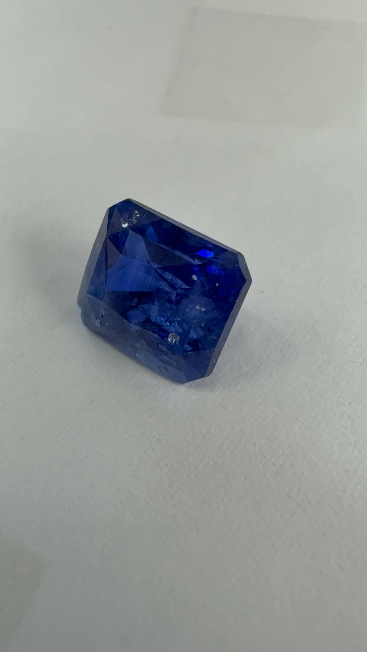 Blue Sapphire 4.00 carat BSR-3 face-up view