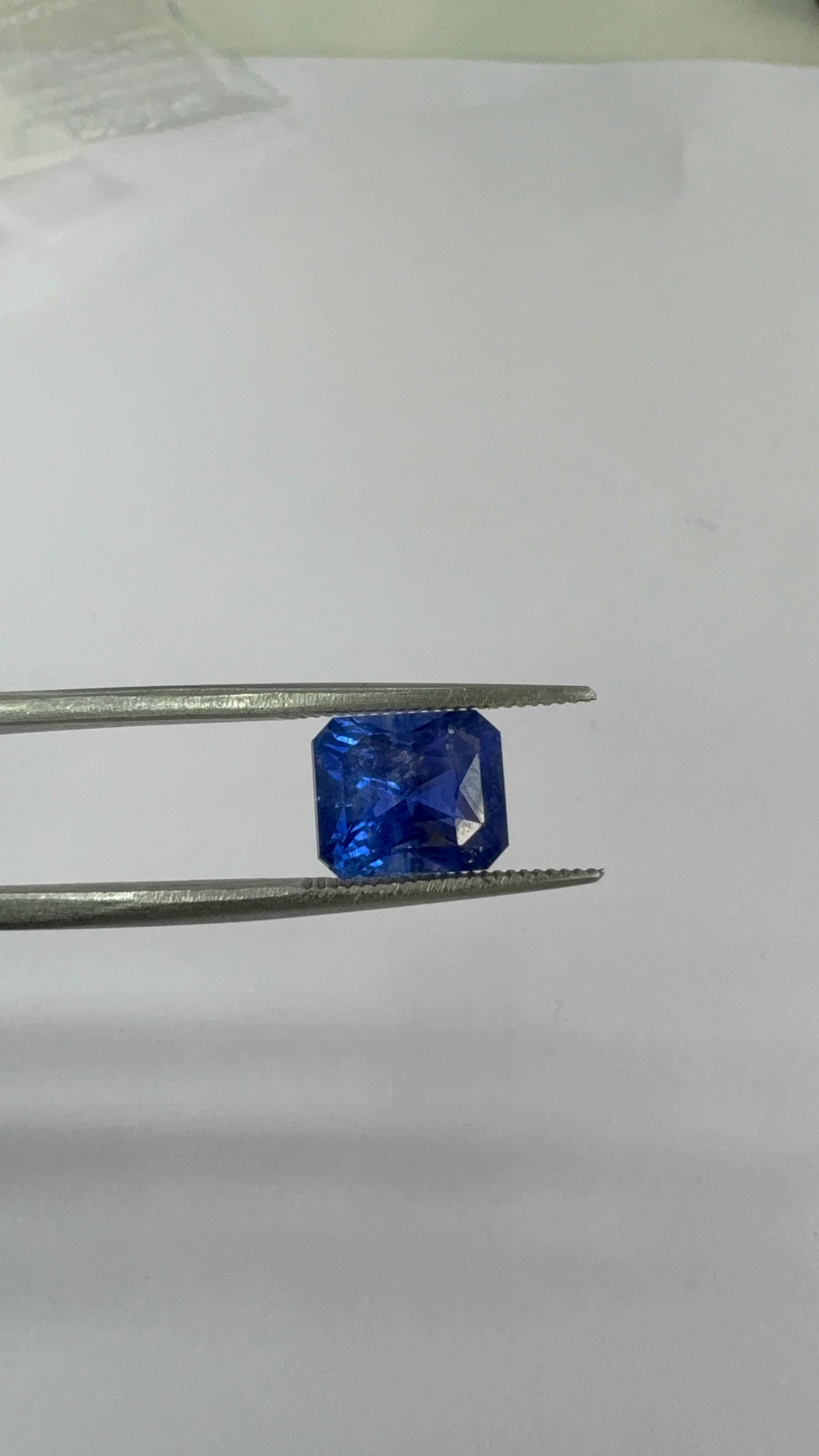 Blue Sapphire 4.00 carat BSR-3 close view