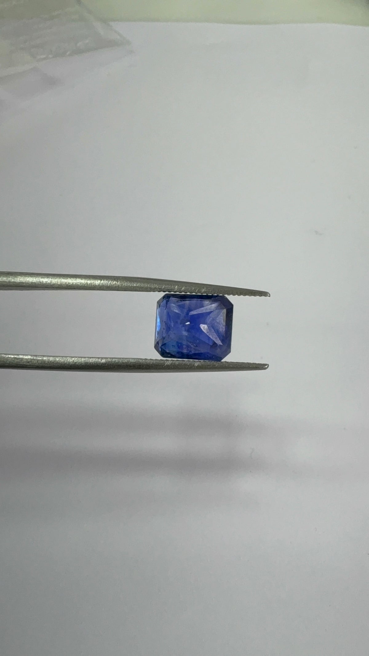 Blue Sapphire 4.00 carat BSR-3 angled view