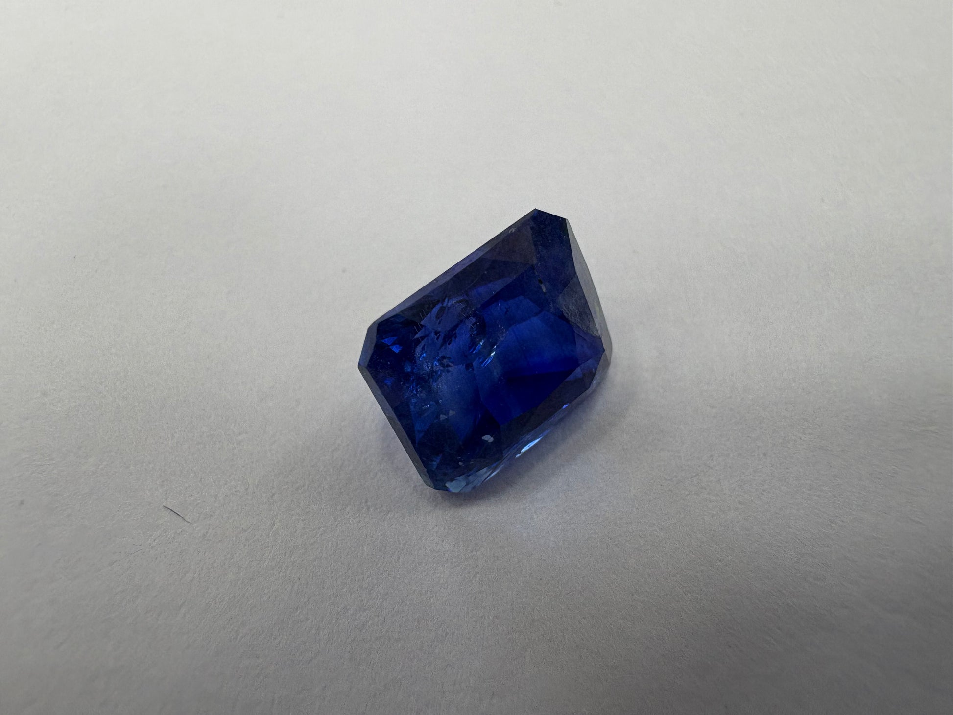 Blue Sapphire 4.00 carat BSR-3 side view