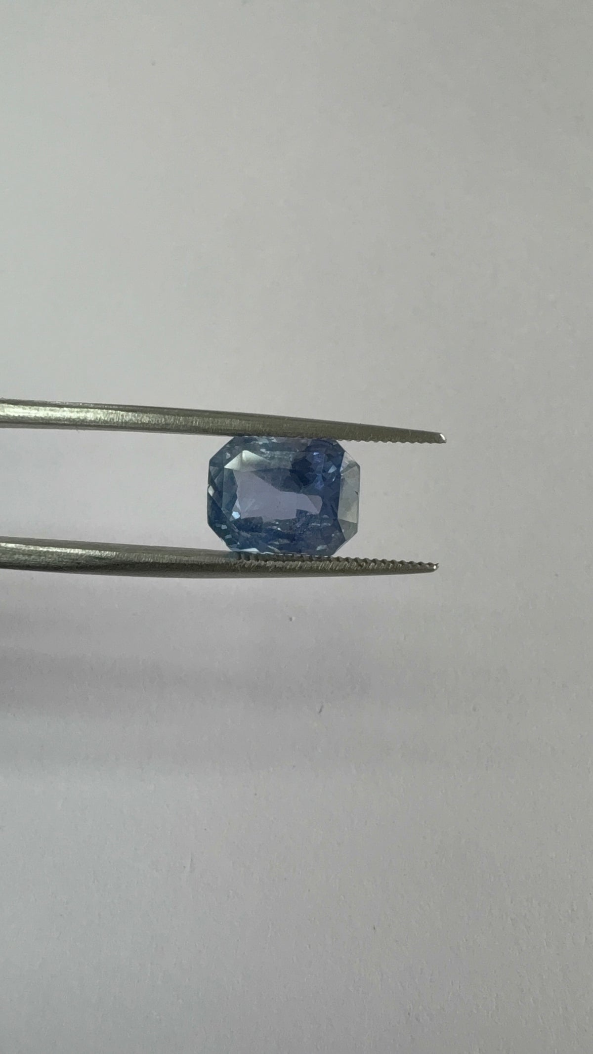 Blue Sapphire 5.10 carat BSR-32 front view