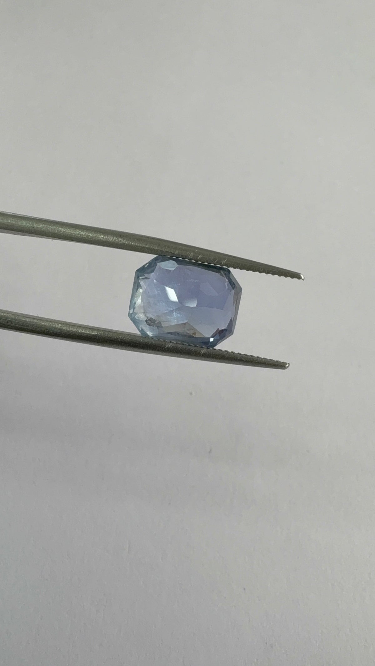 Blue Sapphire 5.10 carat BSR-32 face-up view