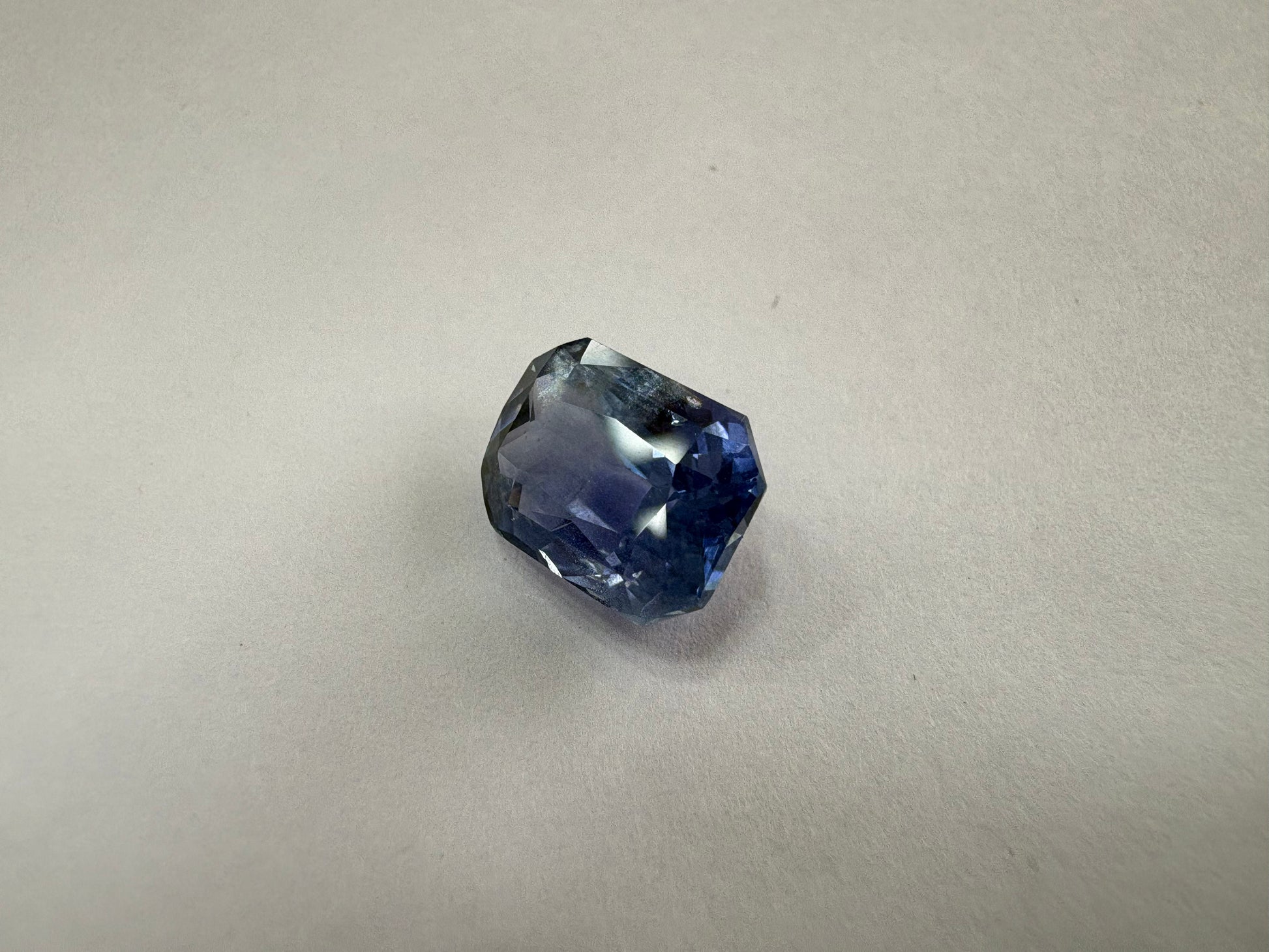 Blue Sapphire 5.10 carat BSR-32 alternate face-up view