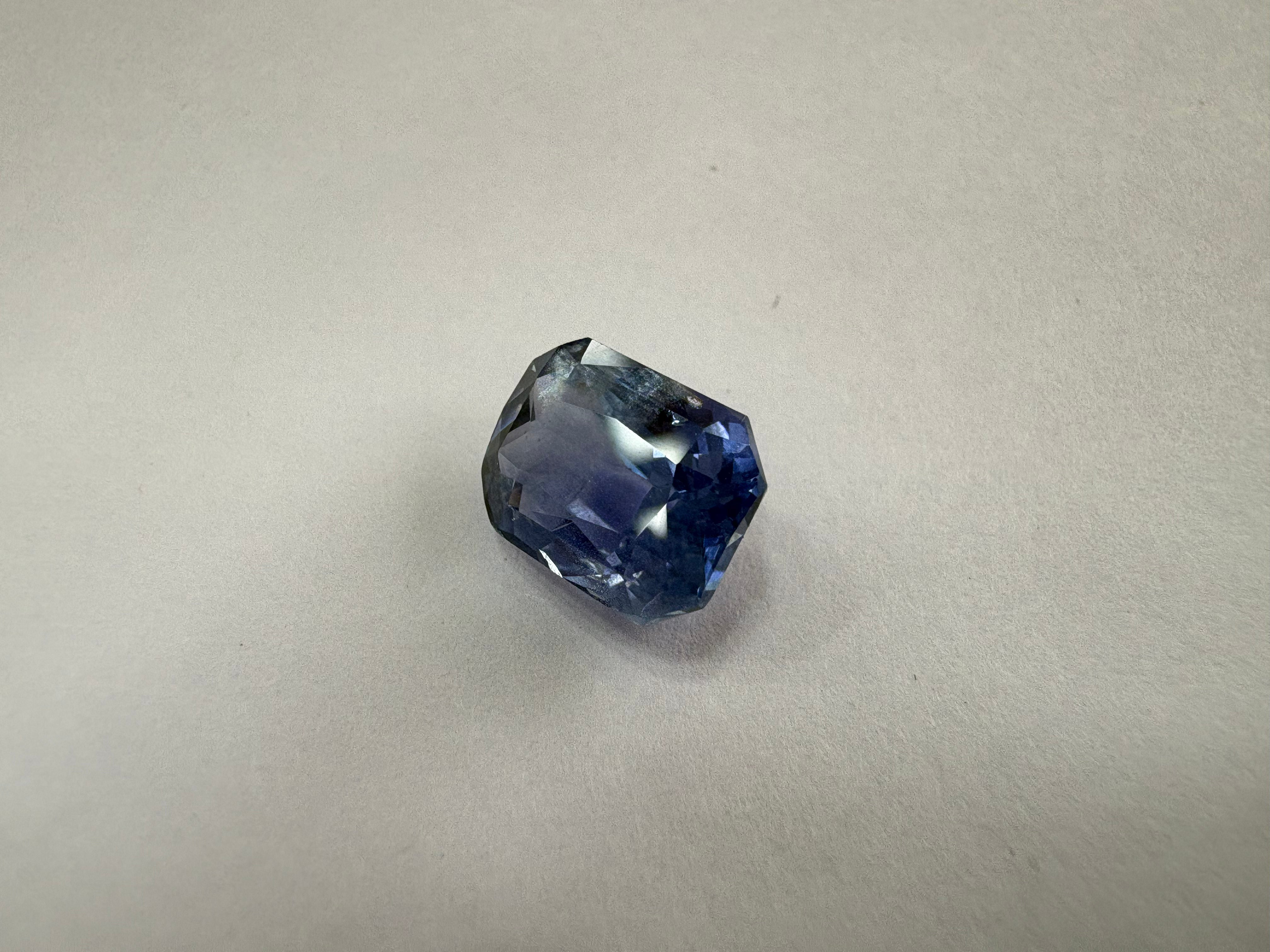Blue Sapphire 5.10 carat BSR-32 alternate face-up view